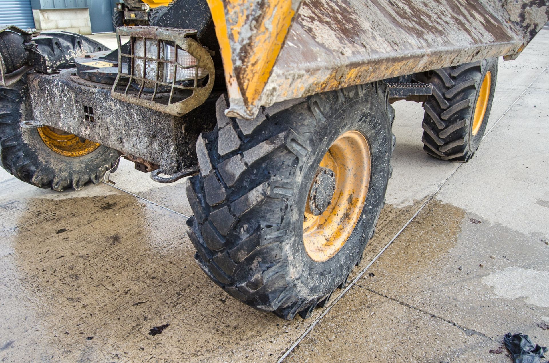 JCB 3 tonne swivel skip dumper Year: 2015 S/N: EFFRF8427 Recorded Hours: 1247 c/w V5C registration - Image 14 of 25