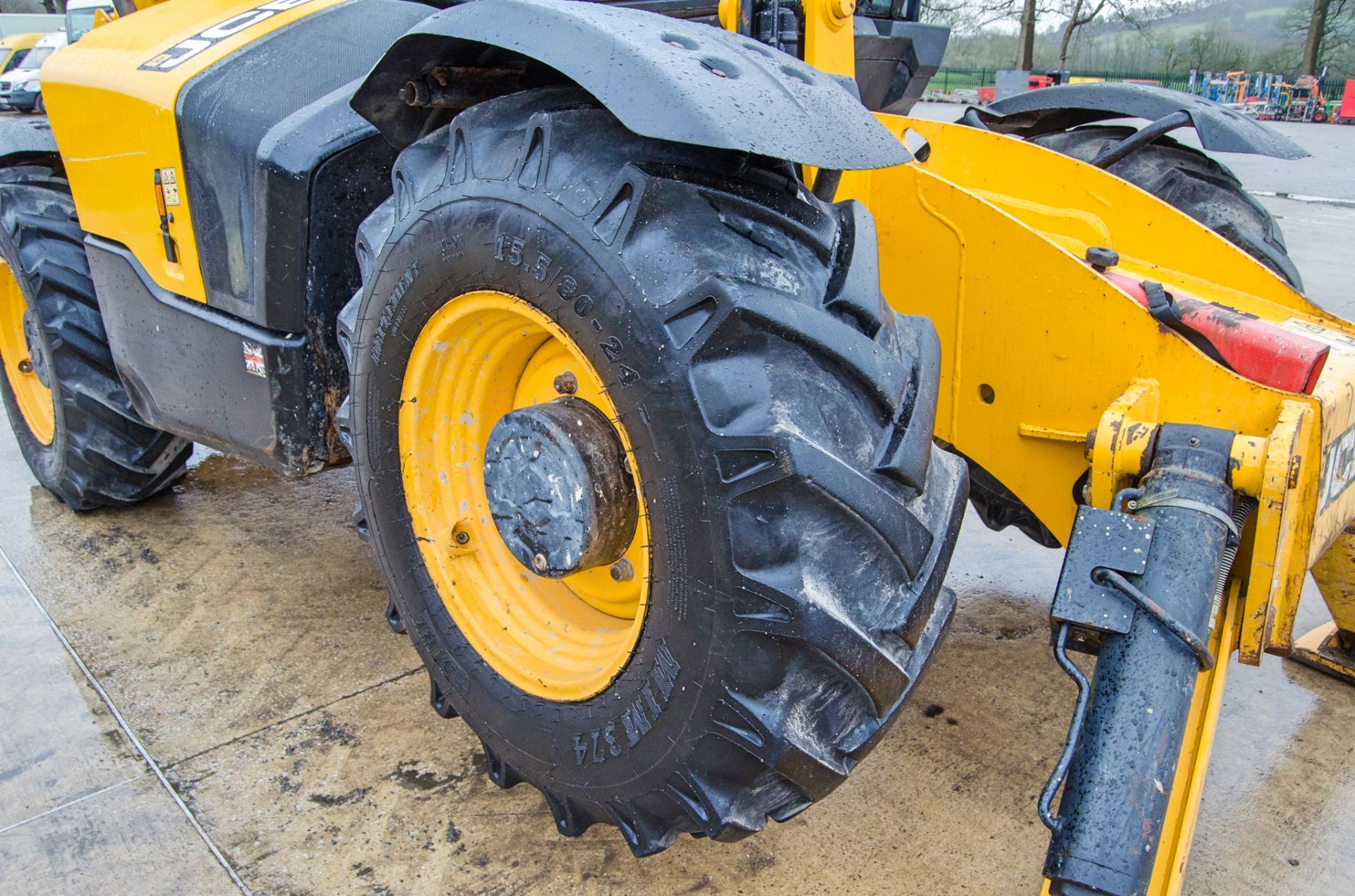 JCB 535-140 Hi-Viz T4i IIIB 14 metre telescopic handler Year: 2013 S/N: 2178333 Recorded Hours: 5812 - Image 14 of 25