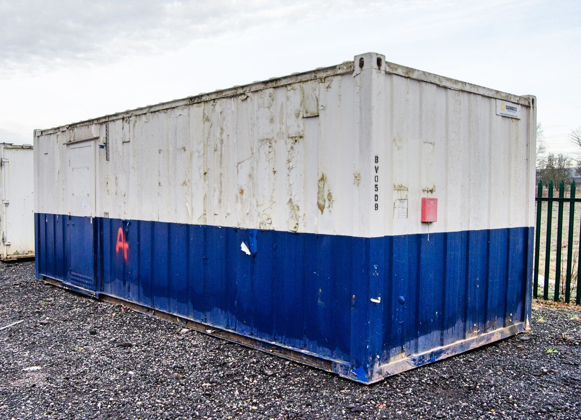 24ft x 9ft steel anti-vandal steel office/canteen site unit BV0509 ** No keys but unlocked **