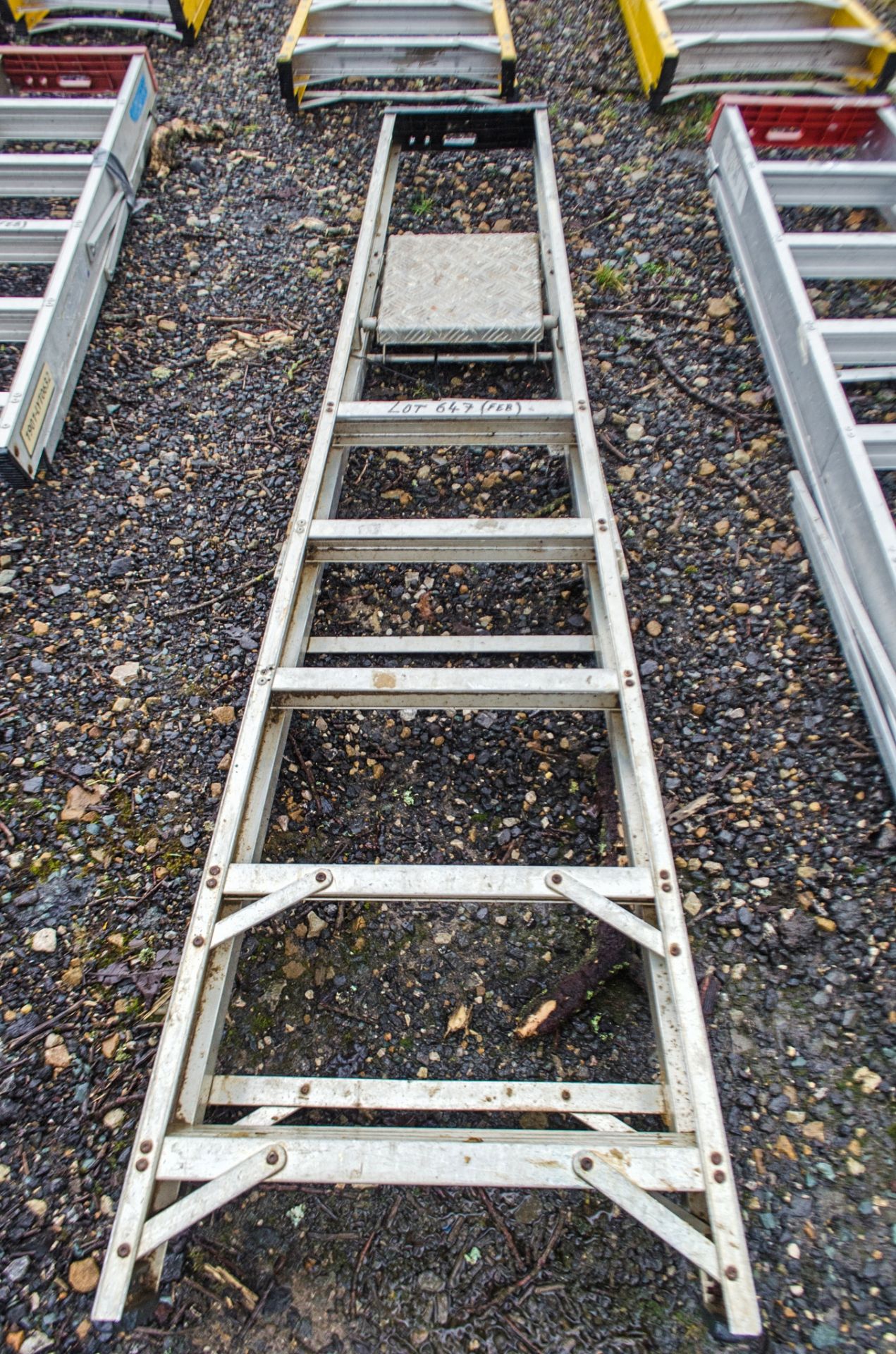 6 tread aluminium step ladder 33191210