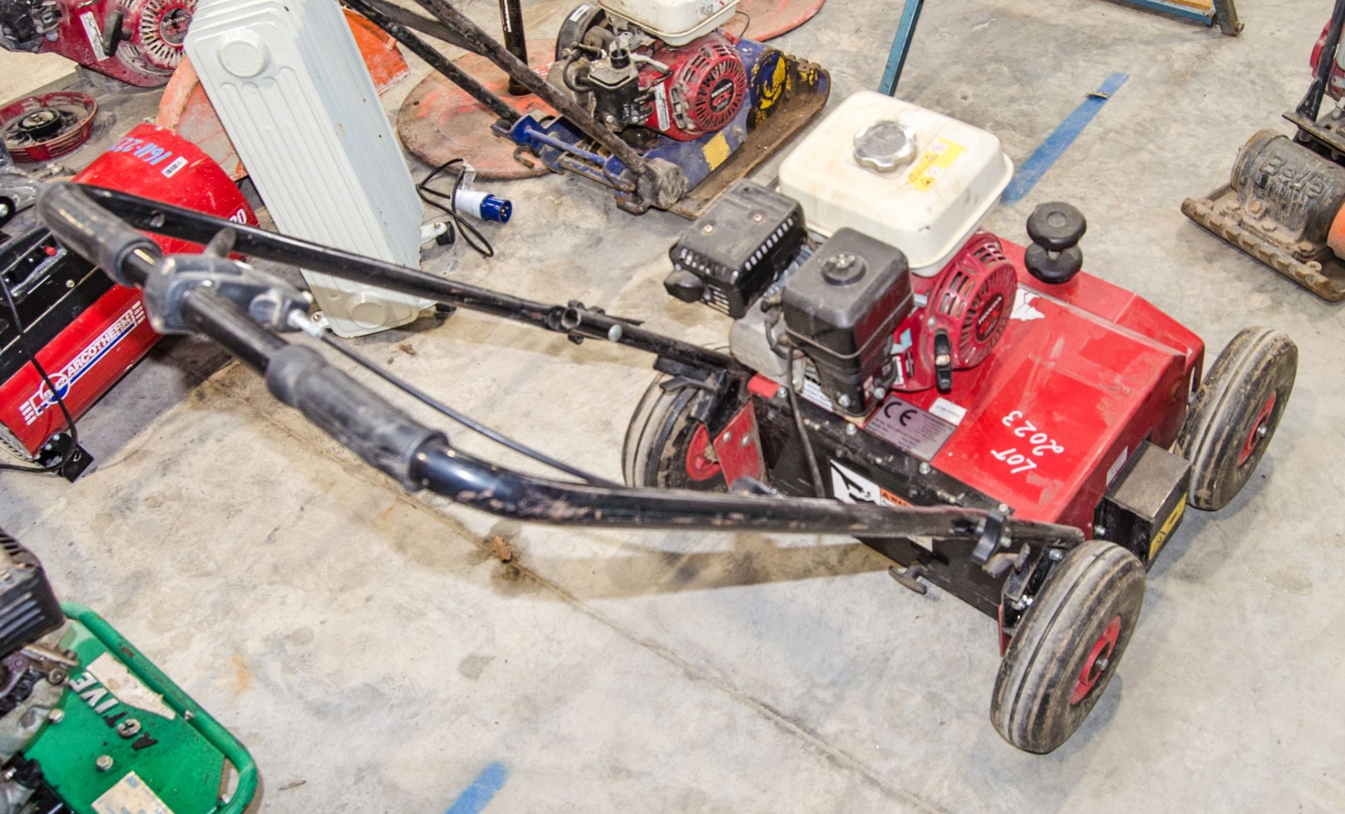 Camon Tracmaster LS42 petrol driven lawn scarifier 1704TMR044 - Image 2 of 3