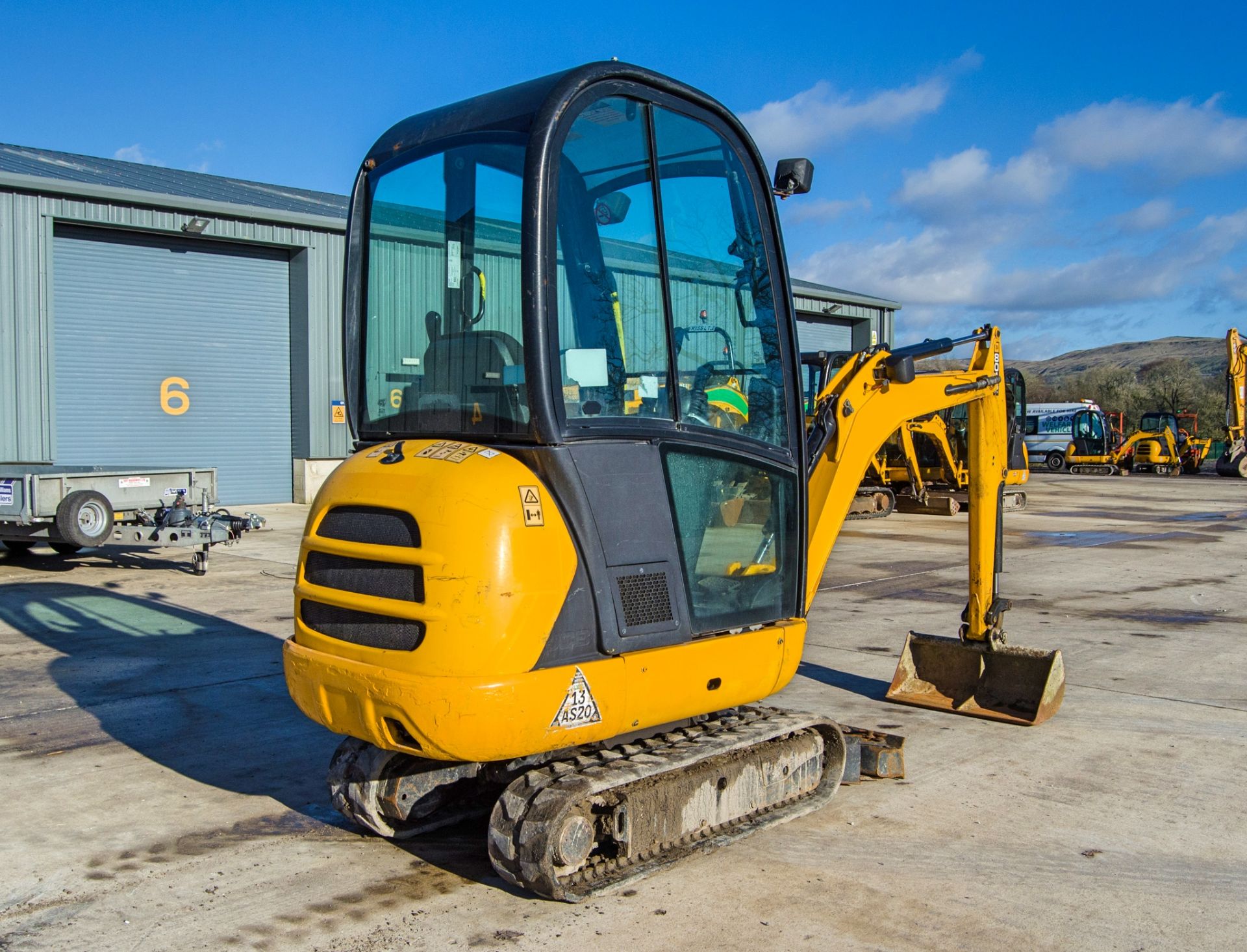 JCB 8018 CTS 1.5 tonne rubber tracked mini excavator Year: 2017 S/N: 2583619 Recorded Hours: 2700 - Image 4 of 26