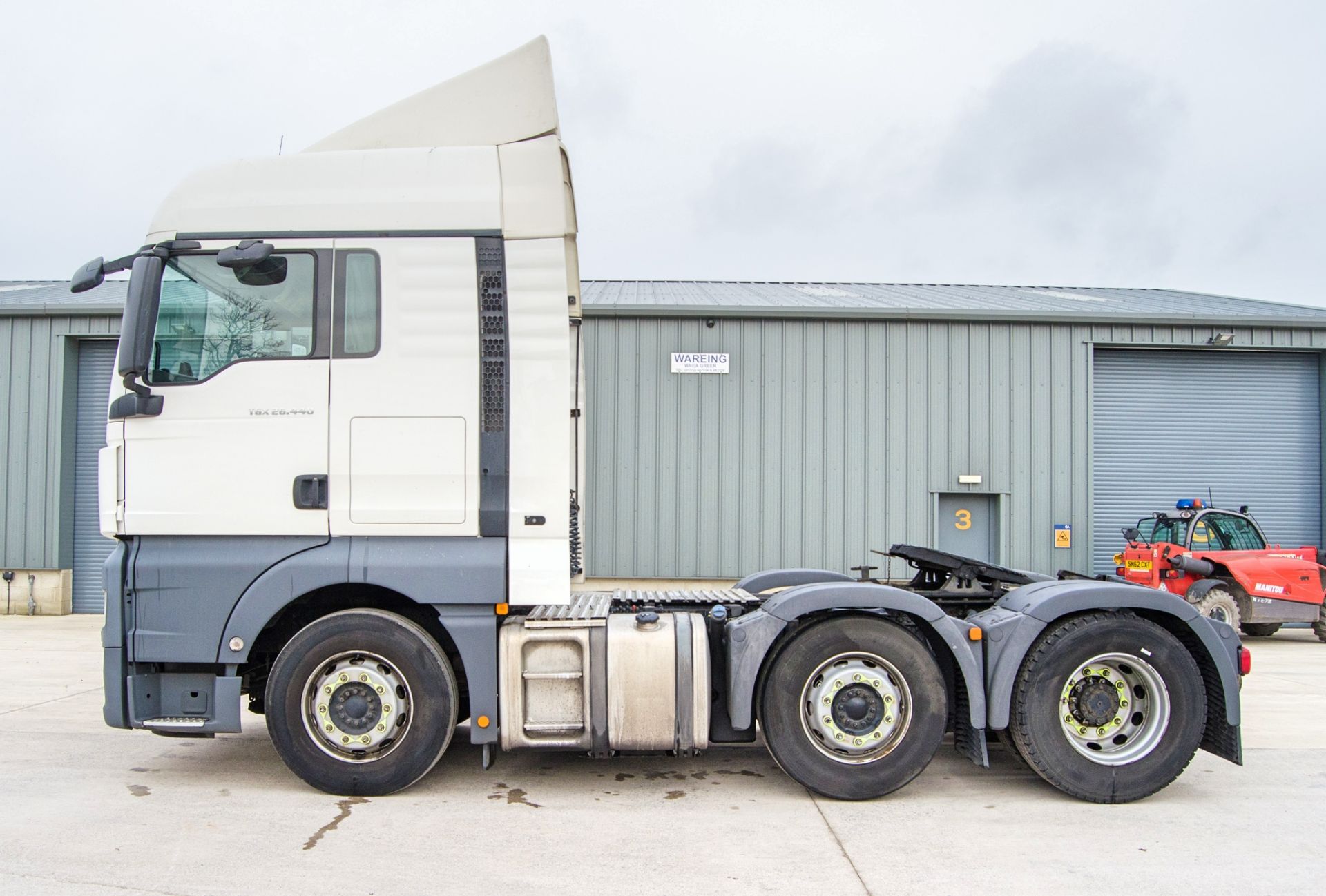 MAN TGX 26.440 Euro 6 tractor unit Registration Number: DF65 PXU Date of Registration: 02/12/2015 - Image 7 of 27