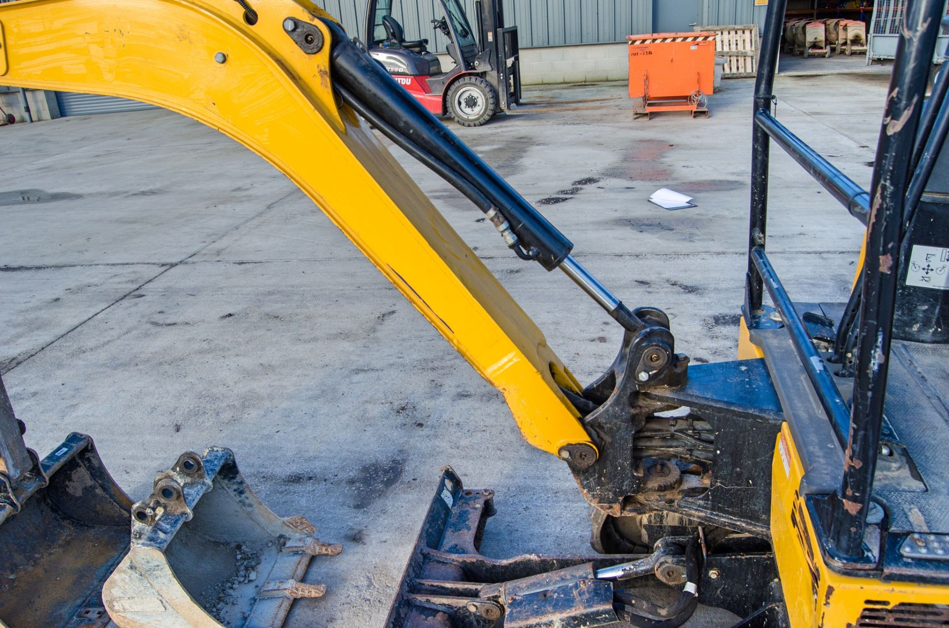 JCB 15 C-1 1.5 tonne rubber tracked mini excavator Year: 2019 S/N: 2710370 Recorded Hours: 783 - Image 17 of 24