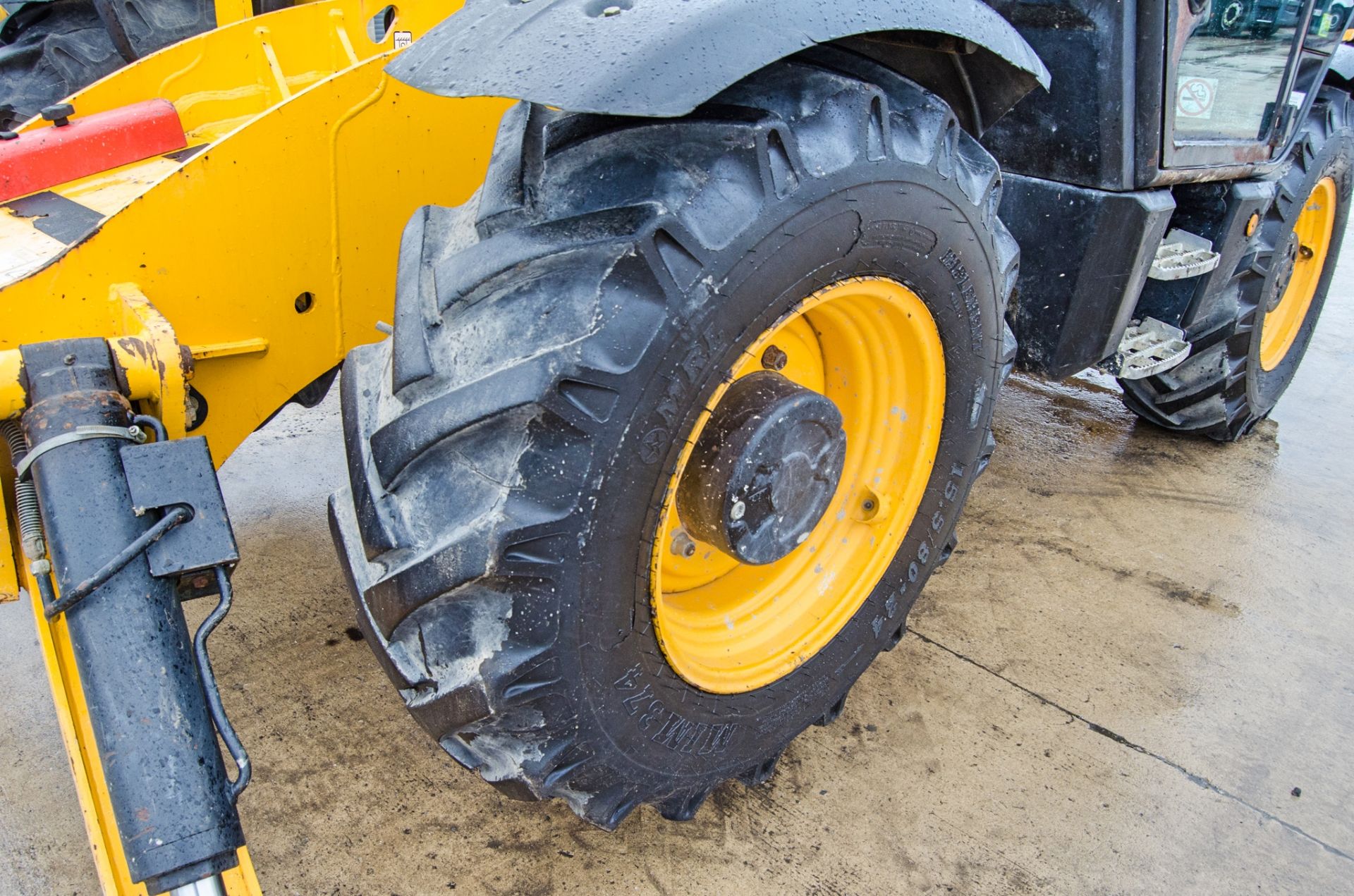 JCB 535-140 Hi-Viz T4i IIIB 14 metre telescopic handler Year: 2013 S/N: 2178333 Recorded Hours: 5812 - Image 13 of 25