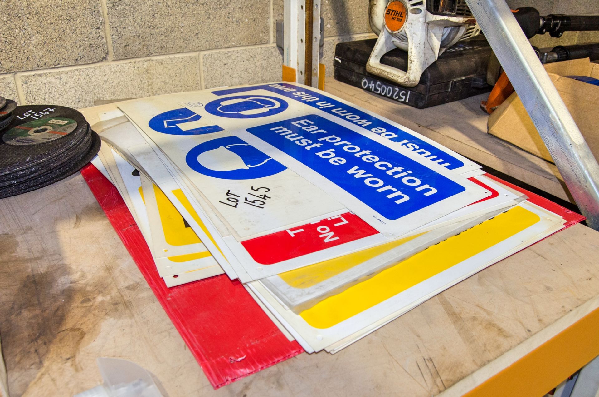 Quantity of site safety signs