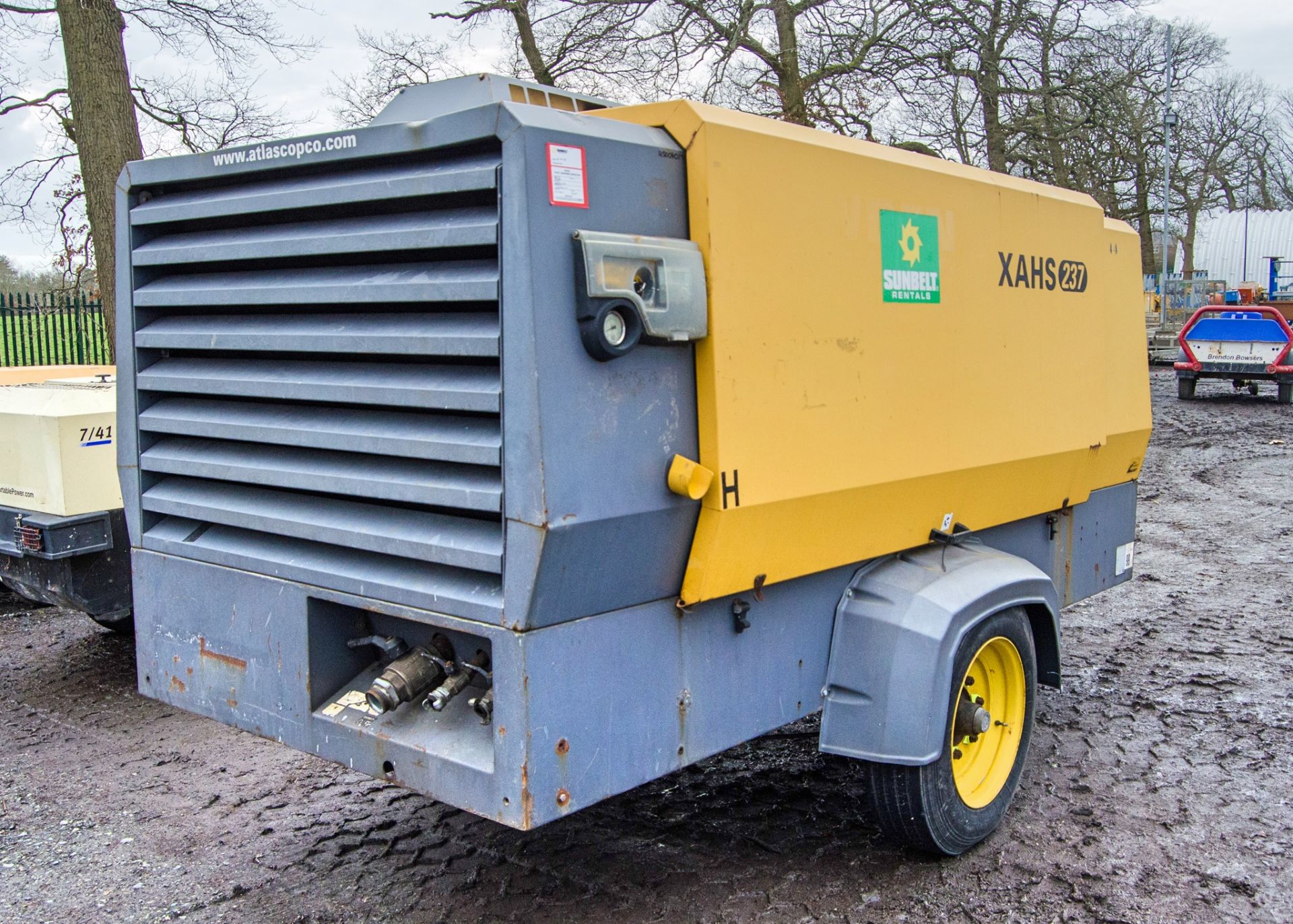 Atlas Copco XAHS 237 diesel driven fast tow mobile air compressor Year: 2008 S/N: 80731015 - Image 3 of 9