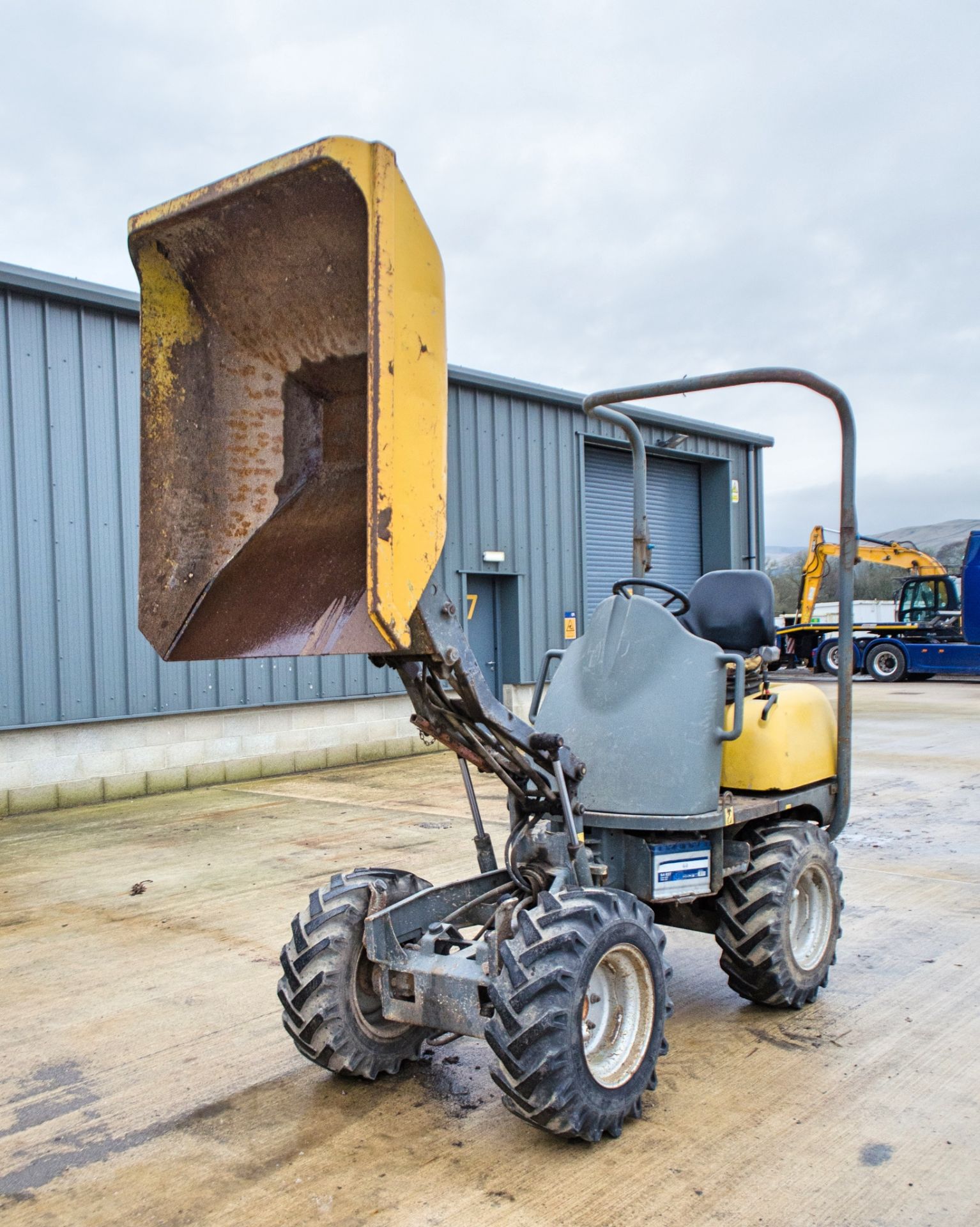 Lifton 1 tonne hi-tip dumper Year: 2003 S/N: 38000851 Recorded Hours: 1285 ** No VAT on hammer price - Image 9 of 23