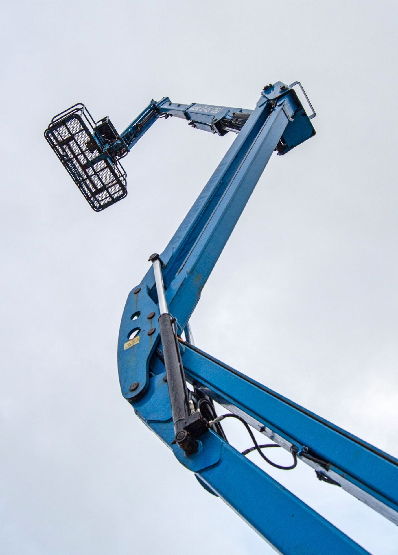 Genie Z45/25J diesel/battery electric 4 wheel drive articulated boom lift access platform Year: 2014 - Image 10 of 19