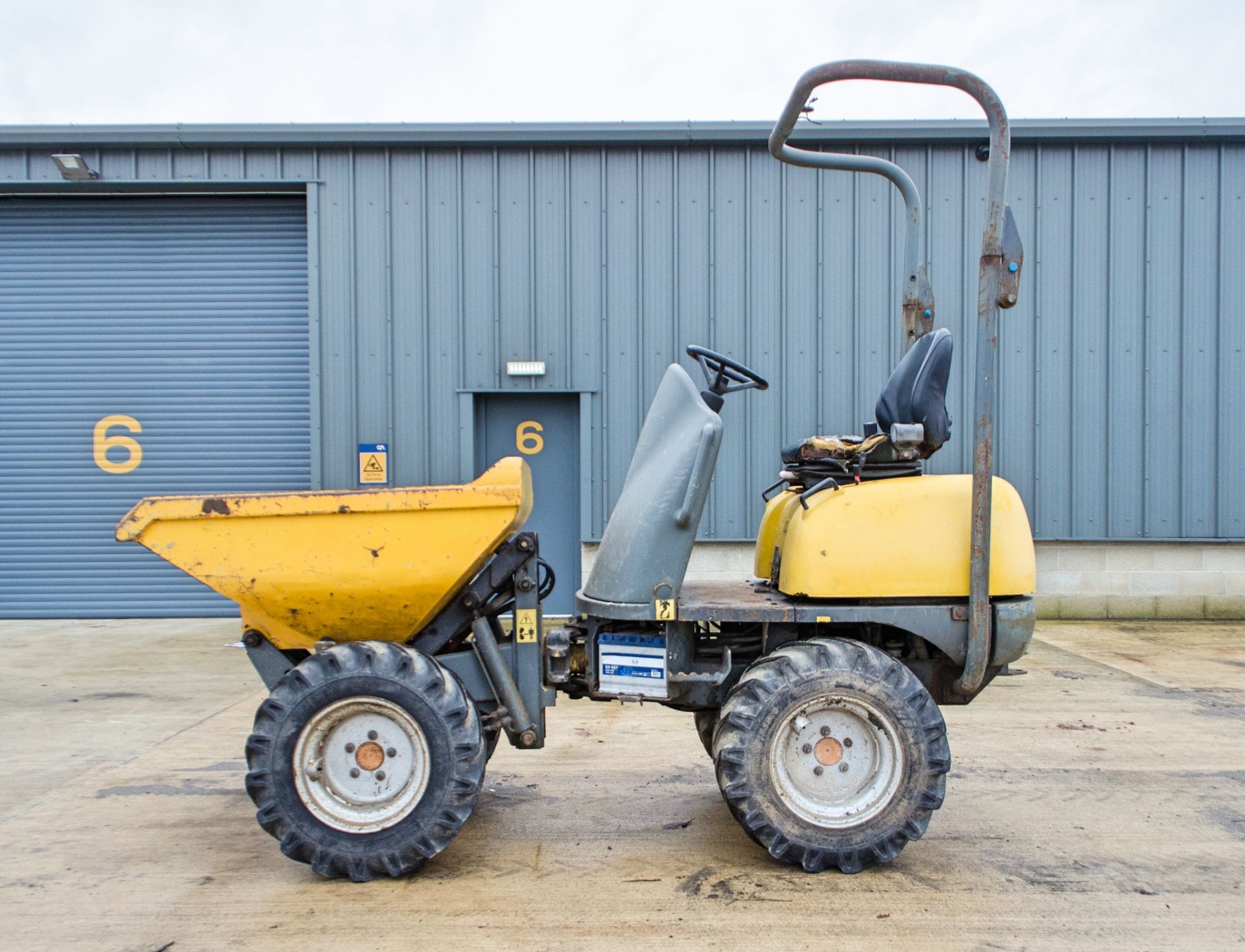 Lifton 1 tonne hi-tip dumper Year: 2003 S/N: 38000851 Recorded Hours: 1285 ** No VAT on hammer price - Image 7 of 23