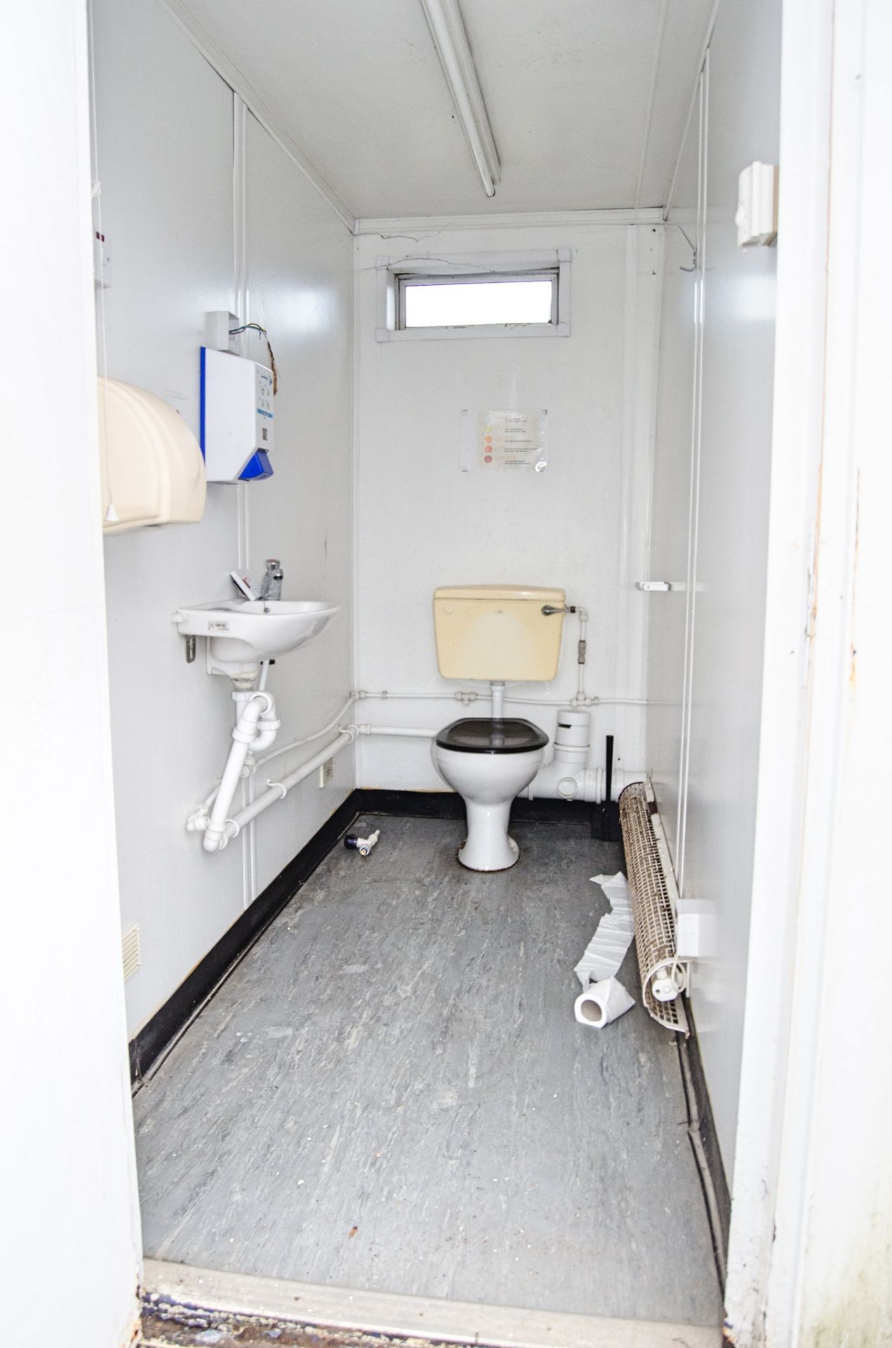 16ft x 9ft steel 3+1 toilet site unit Comprising of: Gents toilet(3 - cubicles, 3 - urinals & 3- - Image 10 of 10