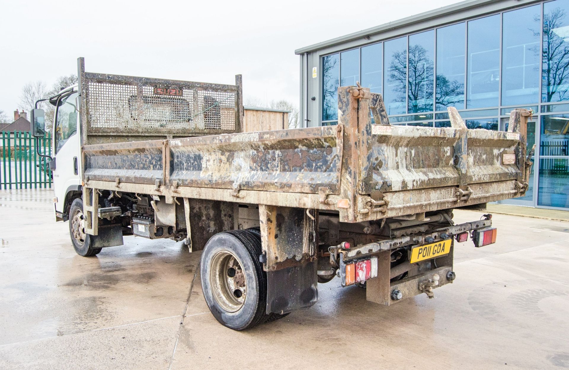 Isuzu N75.190 7.5 tonne automatic tipper lorry Registration Number: PO11 GOA Date of Registration: - Image 4 of 29