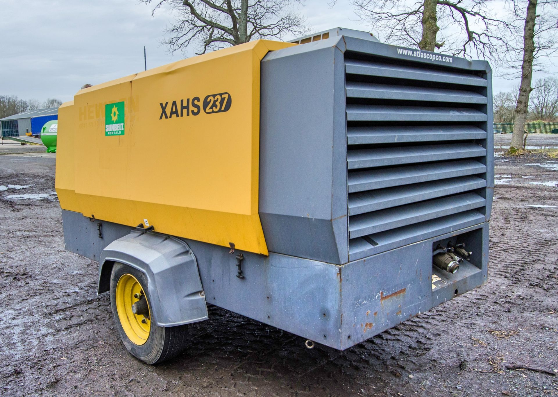 Atlas Copco XAHS 237 diesel driven fast tow mobile air compressor Year: 2008 S/N: 80731015 - Image 4 of 9