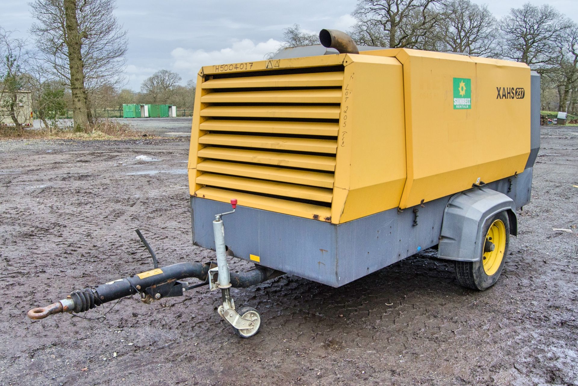 Atlas Copco XAHS 237 diesel driven fast tow mobile air compressor Year: 2008 S/N: 80731015