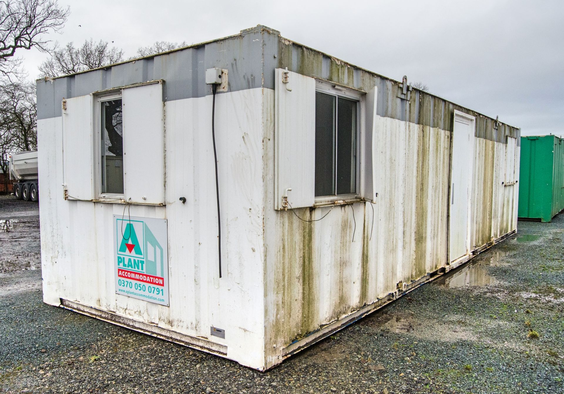32ft x 10ft steel anti-vandal office site unit Comprising of: lobby area & 2 - offices A581030 ** No - Image 4 of 7