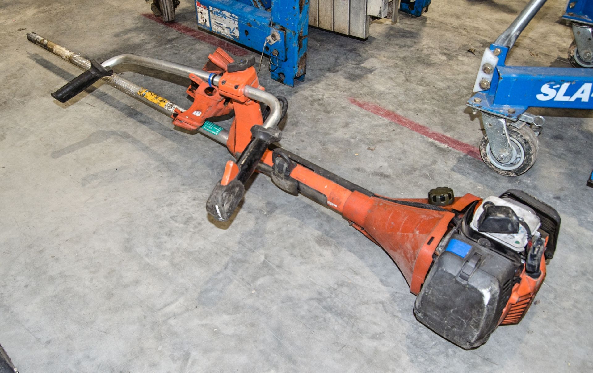 Husqvarna 545RX petrol driven strimmer ** Engine cover loose and no head ** 17040588