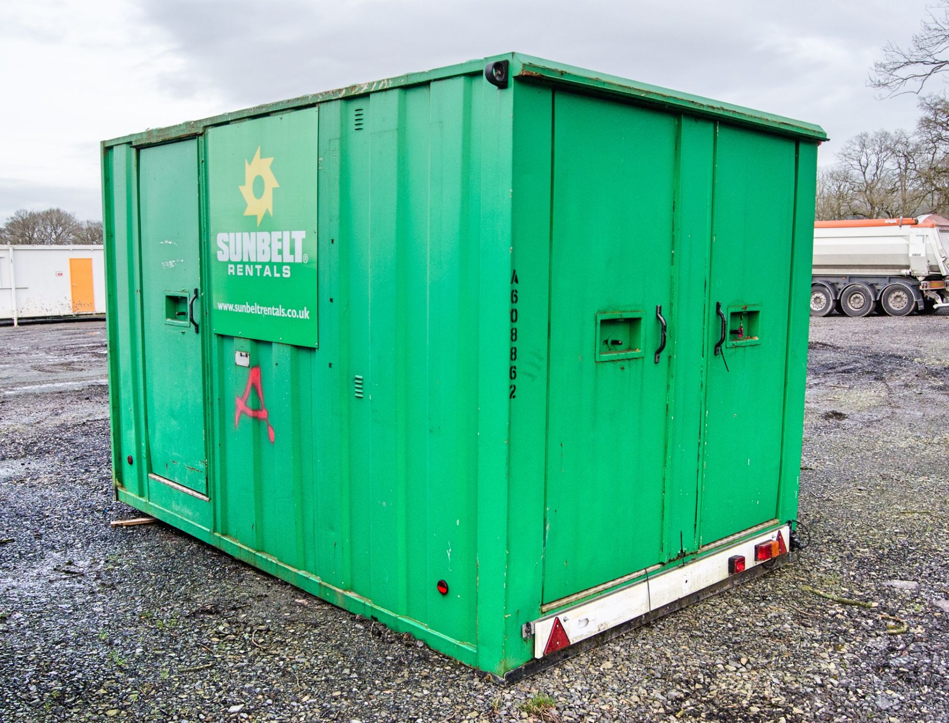 12ft x 8ft steel anti-vandal mobile welfare unit Comprising of: Canteen area, toilet & generator - Image 4 of 11