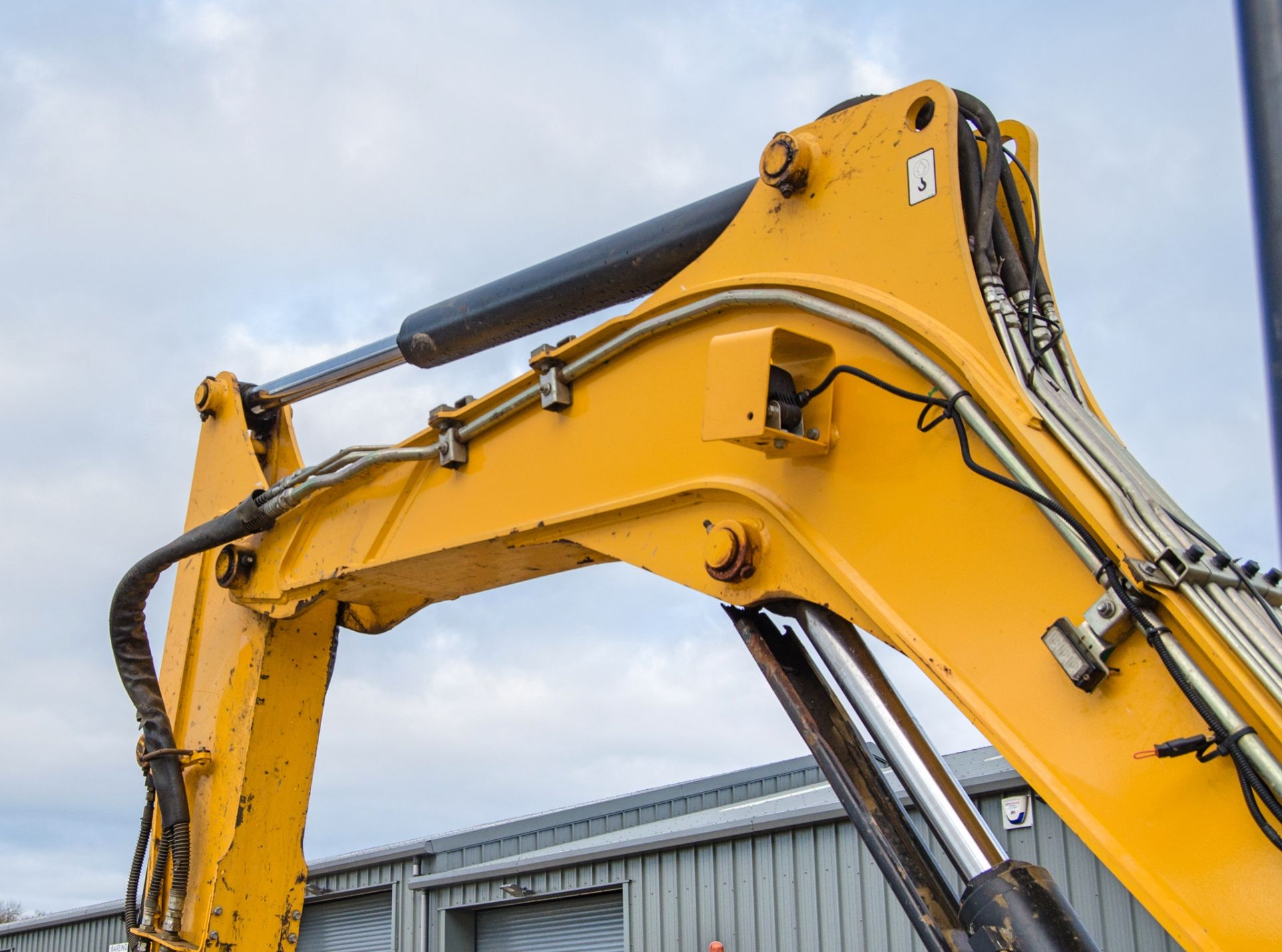 JCB 85 Z-1 ECO 8.5 tonne rubber tracked excavator Year: 2017 S/N: 2501060 Recorded Hours: 4788 - Image 16 of 25