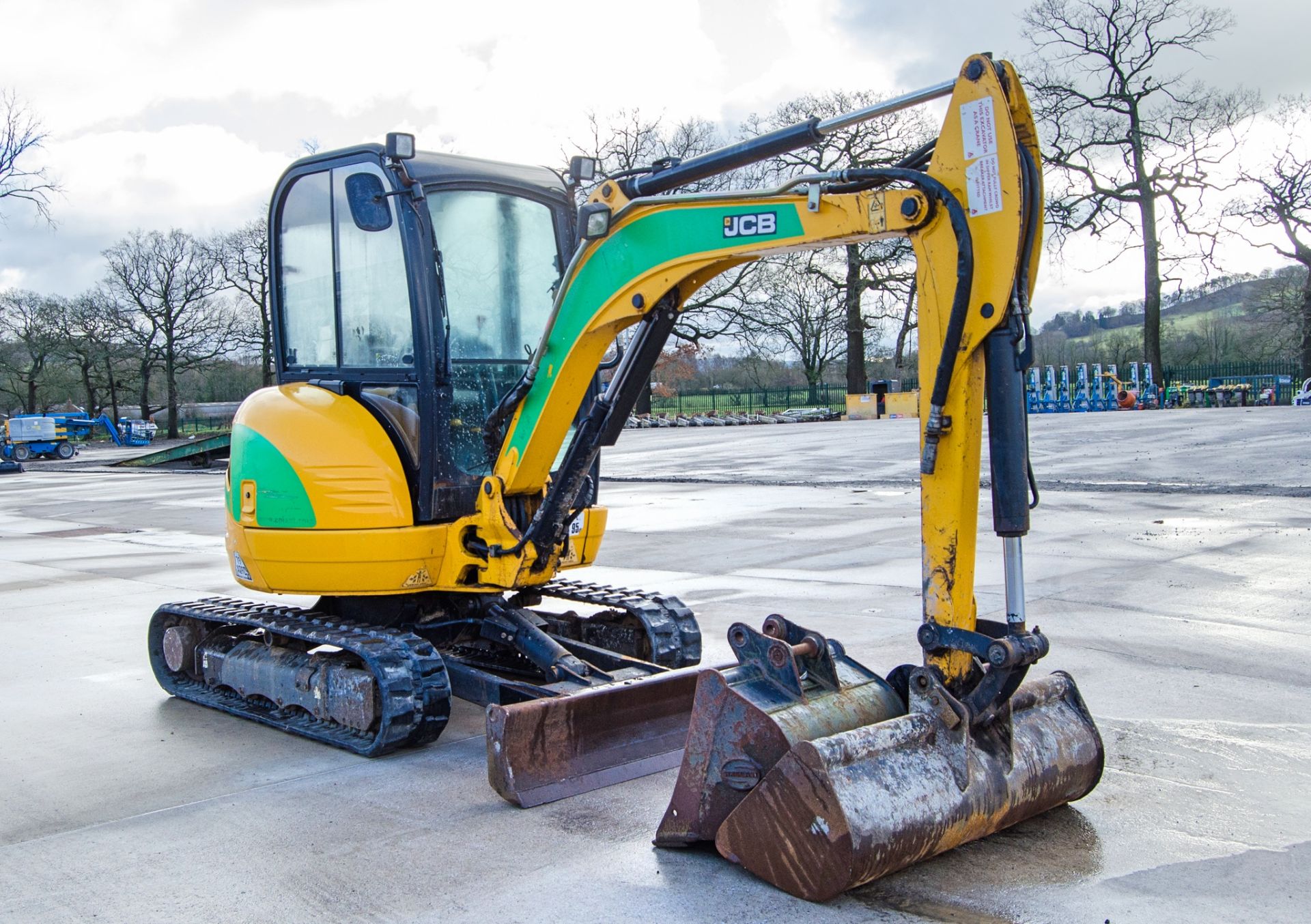 JCB 8030 3 tonne rubber tracked excavator Year: 2017 S/N: 2432696 Recorded Hours: 2867 c/w V5C - Image 2 of 25