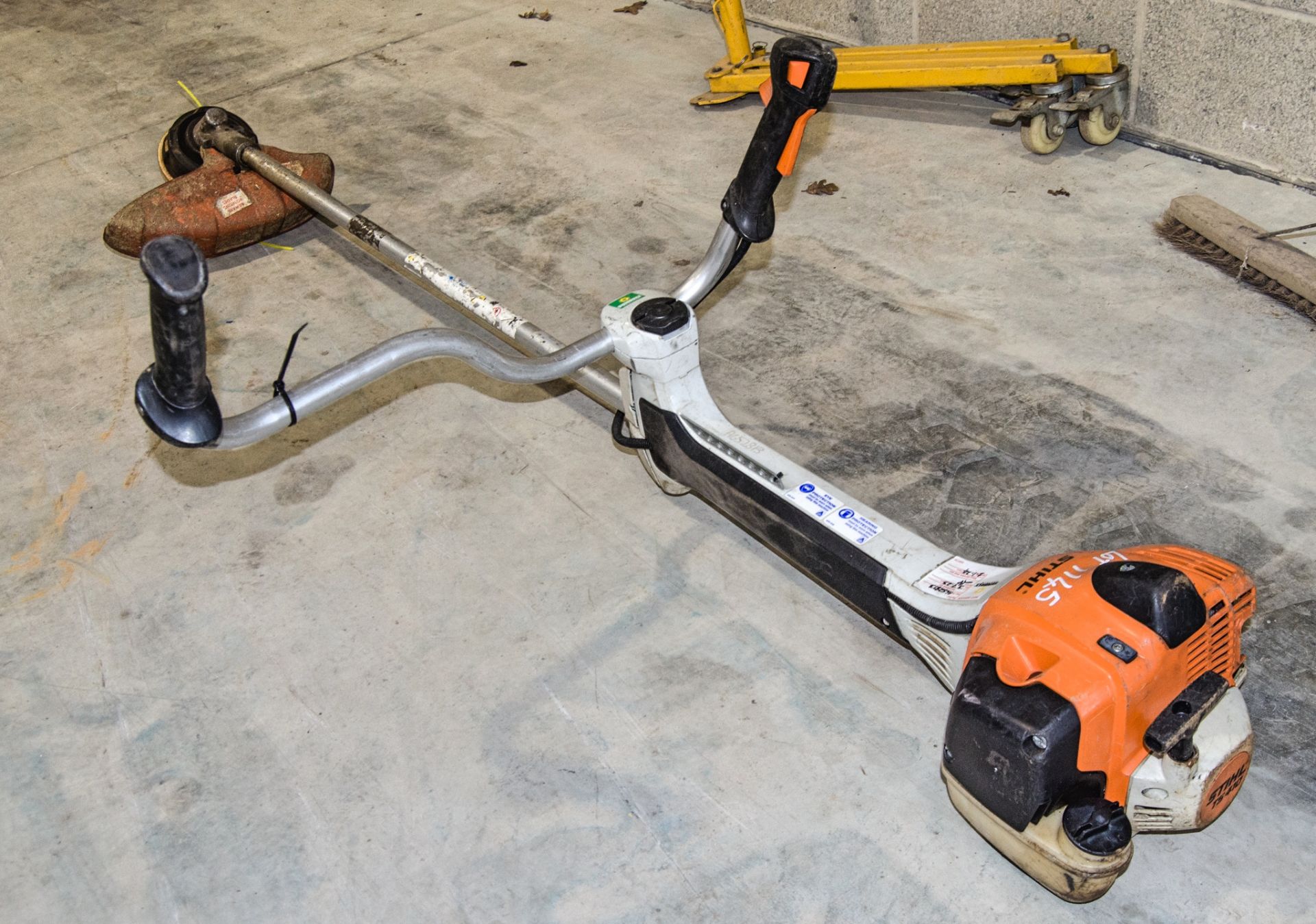 Stihl petrol driven strimmer A652813