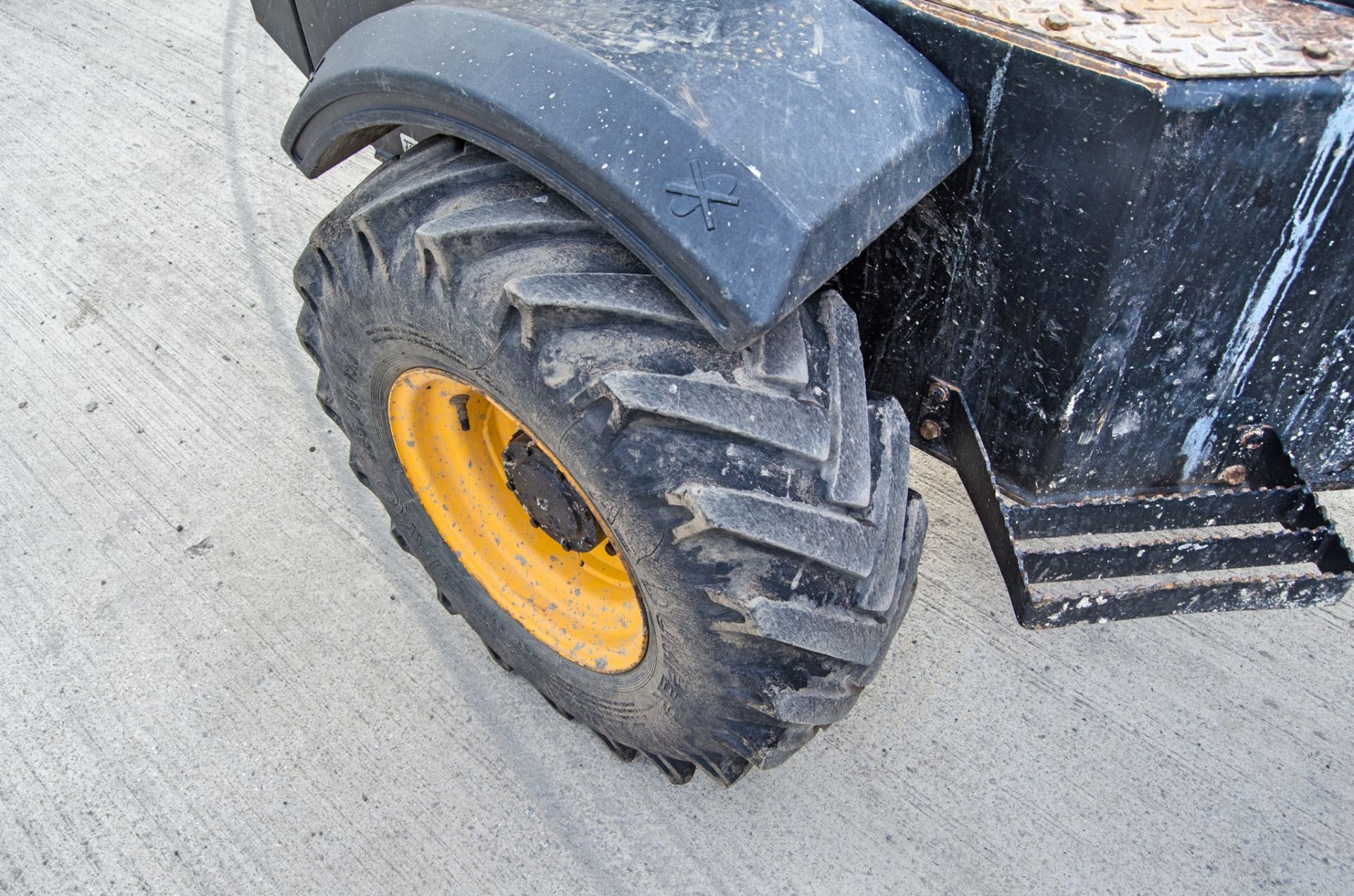 JCB 3 tonne swivel skip dumper Year: 2015 S/N: EFFRF8427 Recorded Hours: 1247 c/w V5C registration - Image 16 of 25