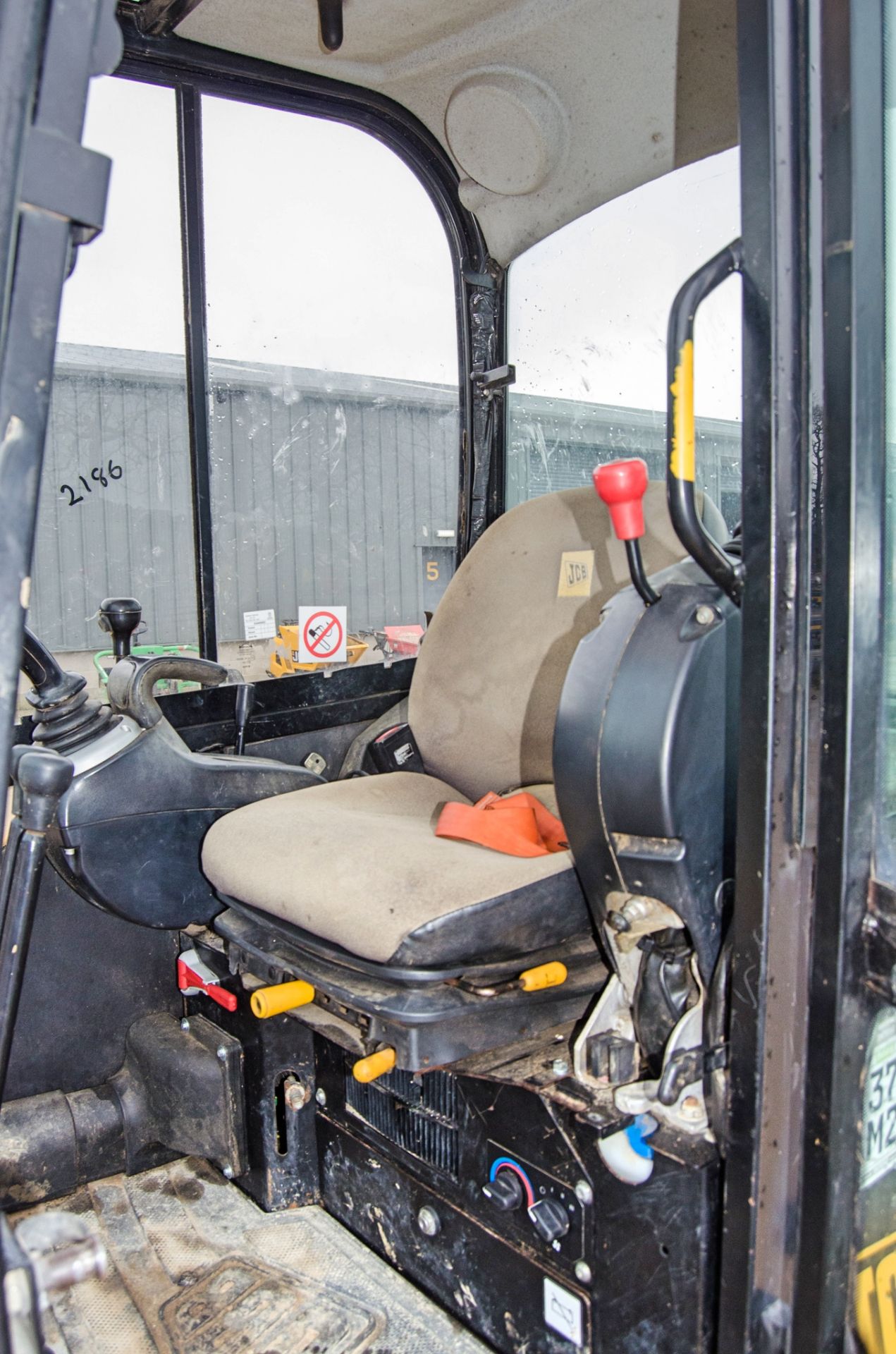 JCB 8025 ZTS 2.5 tonne rubber tracked mini excavator Year: 2015 S/N: 2226812 Recorded Hours: 2476 - Image 19 of 25