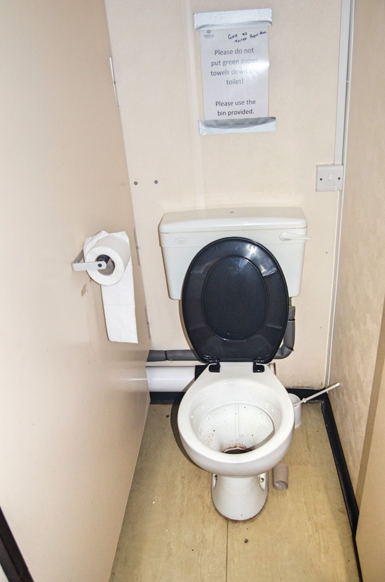 32ft x 10ft steel toilet site unit Comprising of: Gents toilet(4 - cubicles, 4 - urinals & 3 - - Image 10 of 15