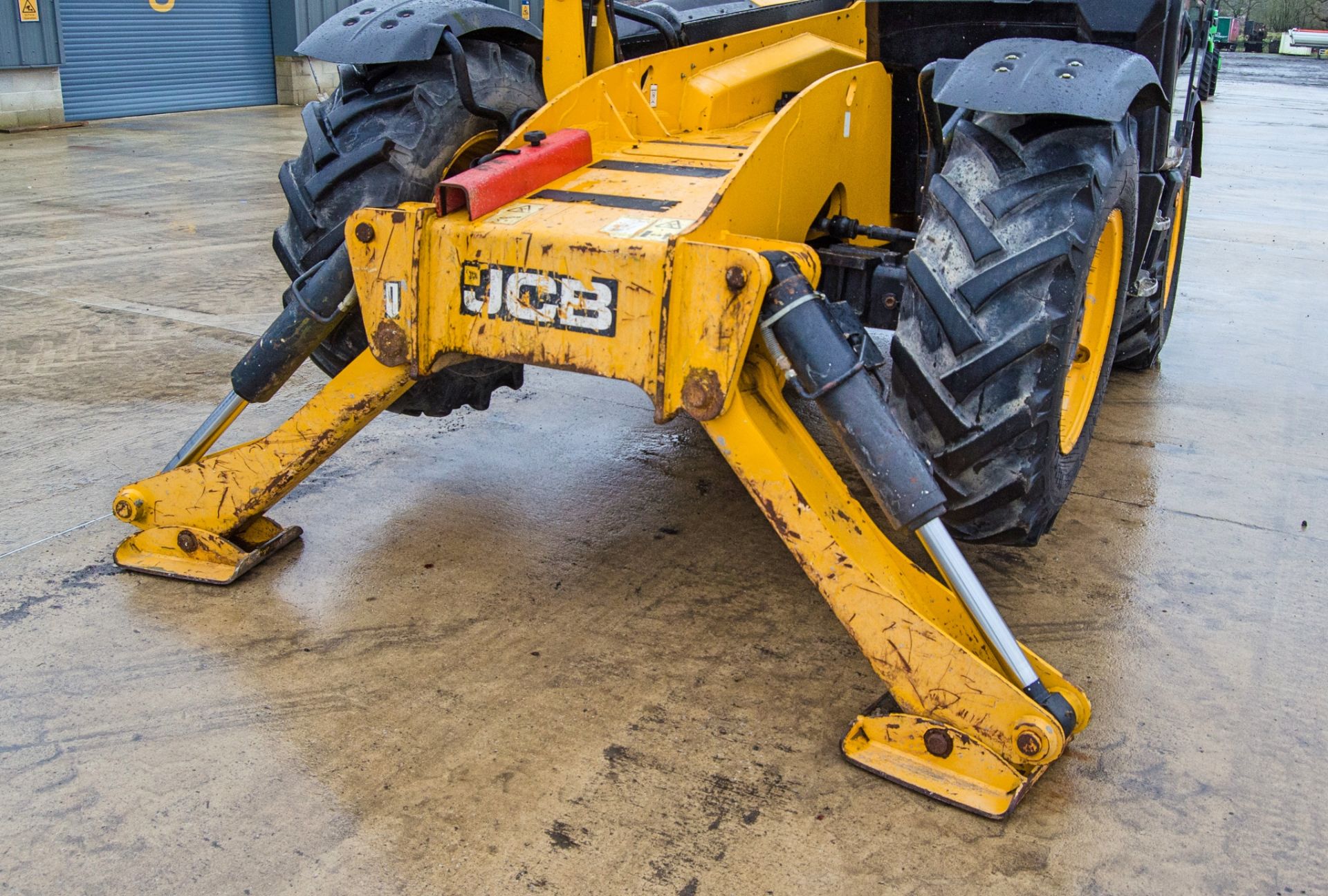 JCB 535-140 Hi-Viz T4i IIIB 14 metre telescopic handler Year: 2013 S/N: 2178333 Recorded Hours: 5812 - Image 11 of 25