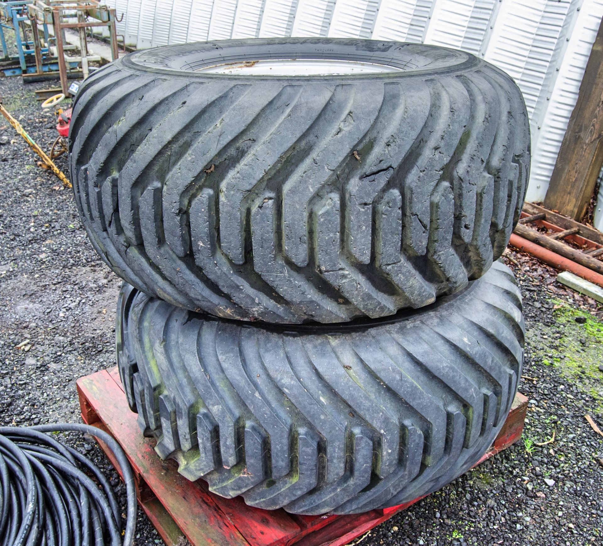 2 - 550/60 22.5 10 stud flotation tyres and wheels