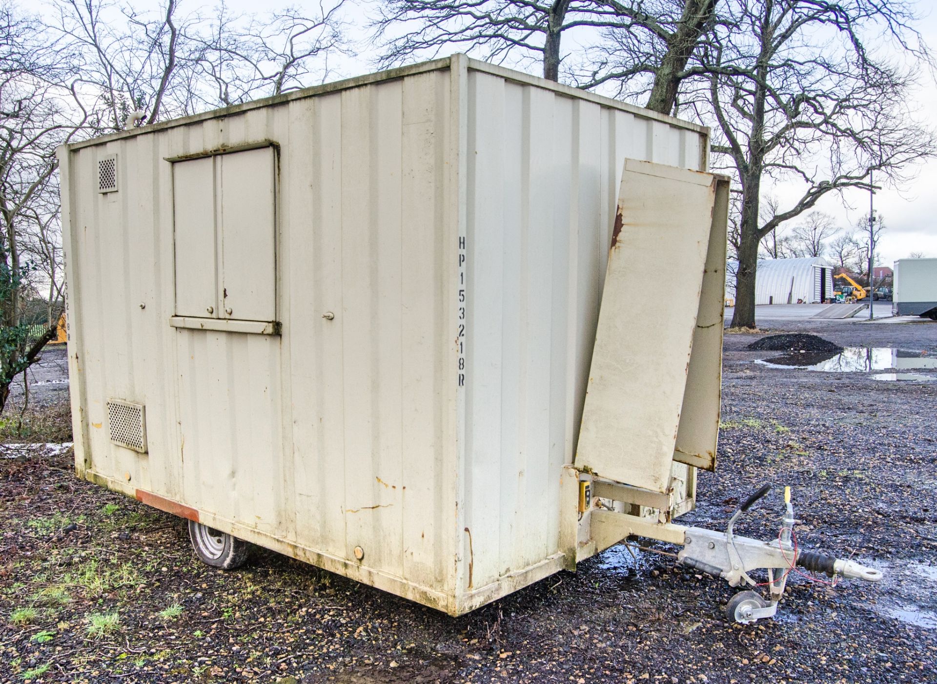 Groundhog 12ft x 8ft steel anti-vandal mobile welfare site unit Comprising canteen area, toilet - Image 2 of 13