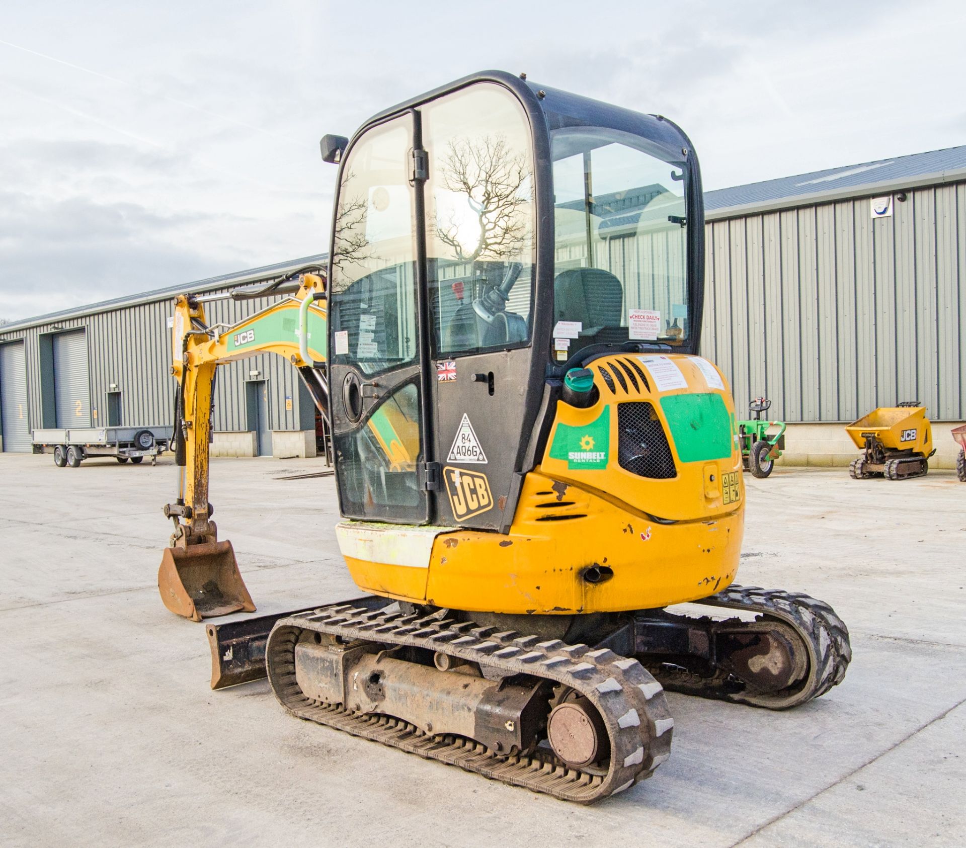 JCB 8025 ZTS 2.5 tonne rubber tracked mini excavator Year: 2017 S/N: 2227658 Recorded Hours: 2044 - Image 4 of 25