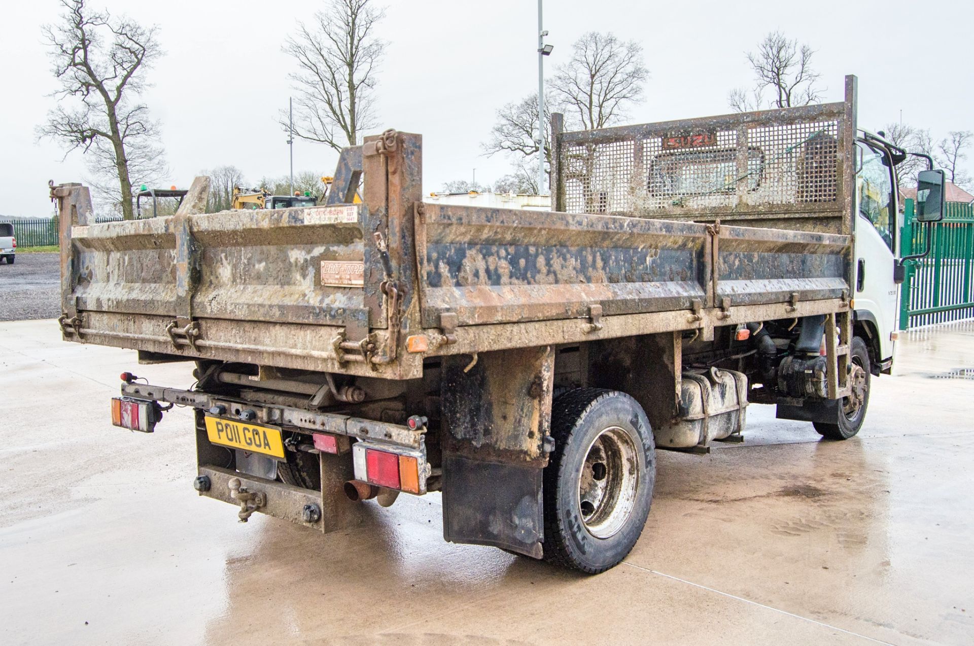 Isuzu N75.190 7.5 tonne automatic tipper lorry Registration Number: PO11 GOA Date of Registration: - Image 3 of 29