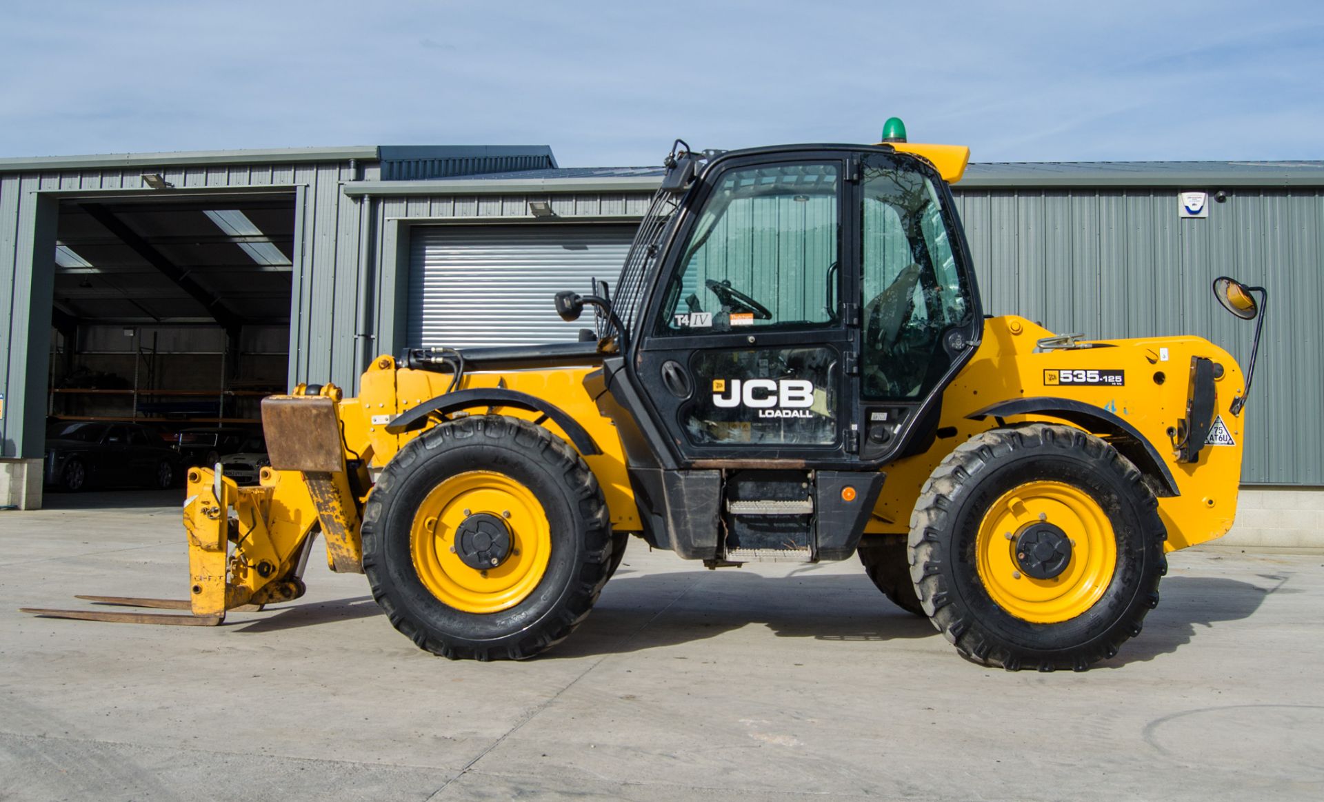 JCB 535-125 Hi-Viz T4 IV 12.5 metre telescopic handler Year: 2018 S/N: 2725276 Recorded Hours: - Image 7 of 26