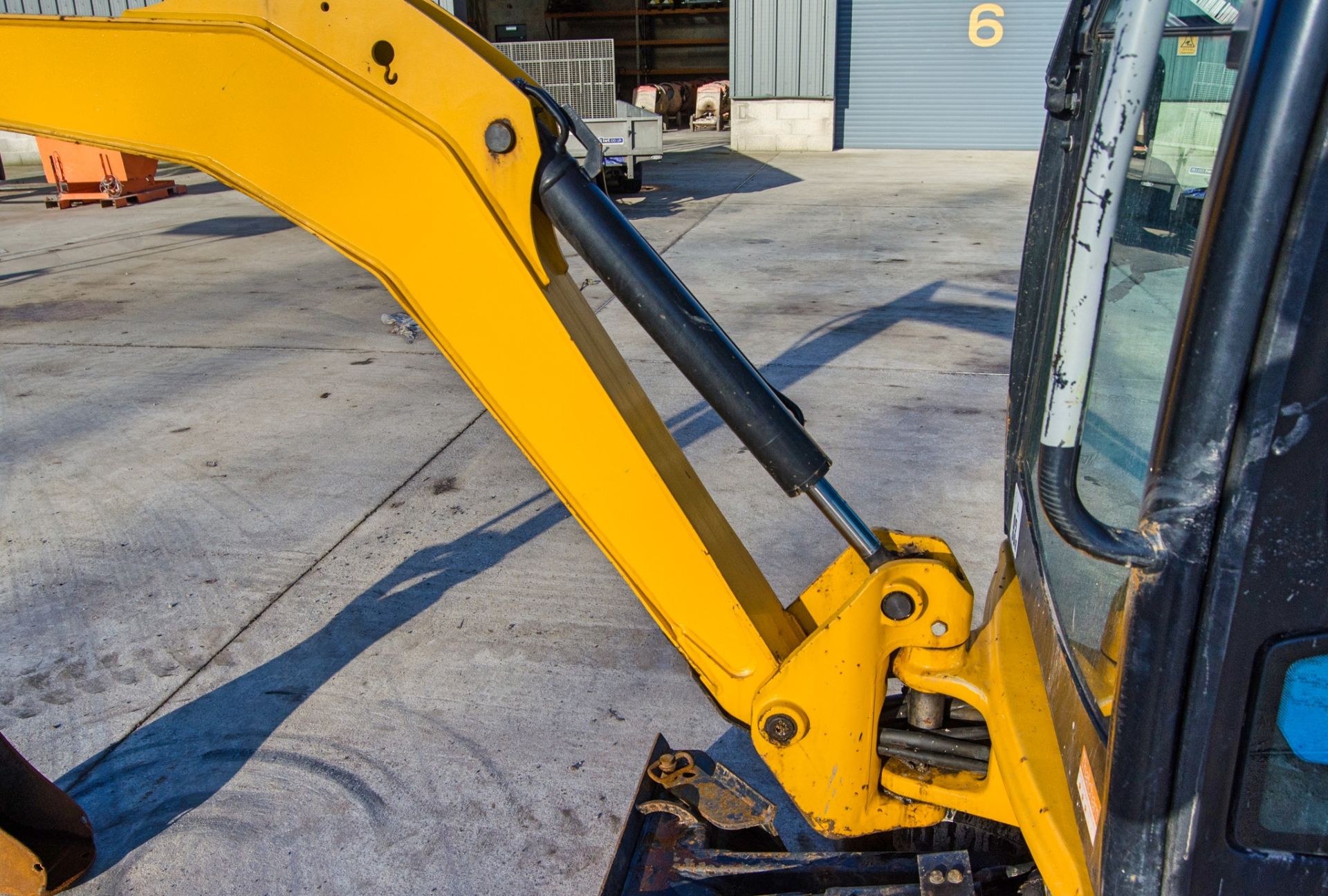 JCB 8018 CTS 1.5 tonne rubber tracked mini excavator Year: 2017 S/N: 2545635 Recorded Hours: 1385 - Image 17 of 26