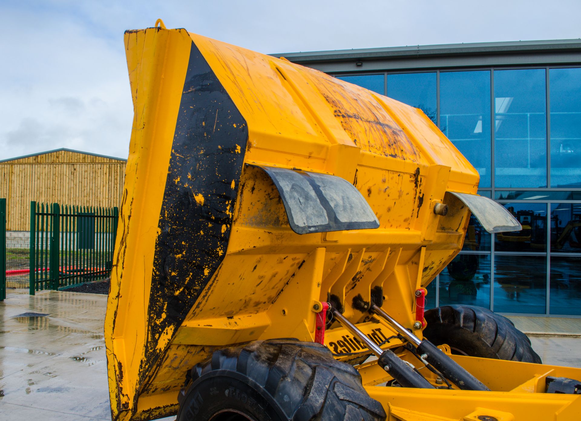 Thwaites 9 tonne straight skip dumper  Year: 2018 S/N: 806E3954 Recorded Hours: 2039 c/w V5C - Image 15 of 21