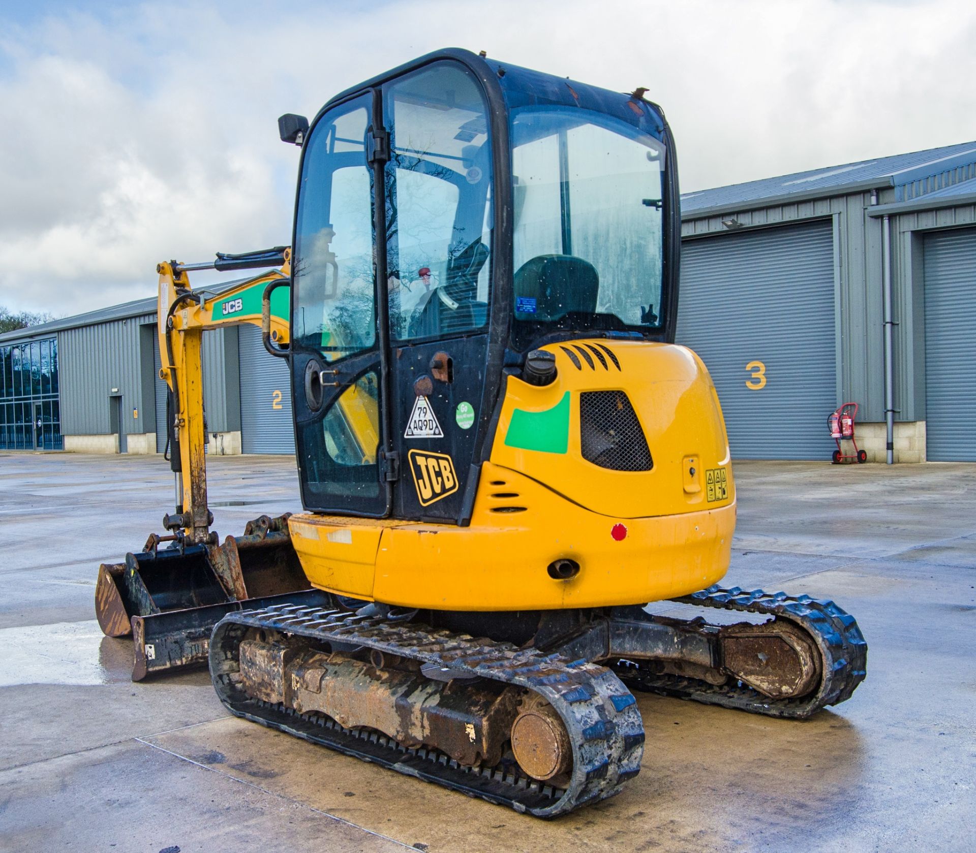 JCB 8030 3 tonne rubber tracked excavator Year: 2017 S/N: 2432696 Recorded Hours: 2867 c/w V5C - Image 4 of 25