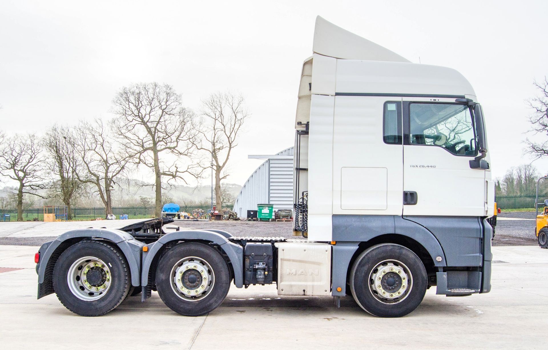 MAN TGX 26.440 Euro 6 tractor unit Registration Number: DF65 PXU Date of Registration: 02/12/2015 - Image 8 of 27