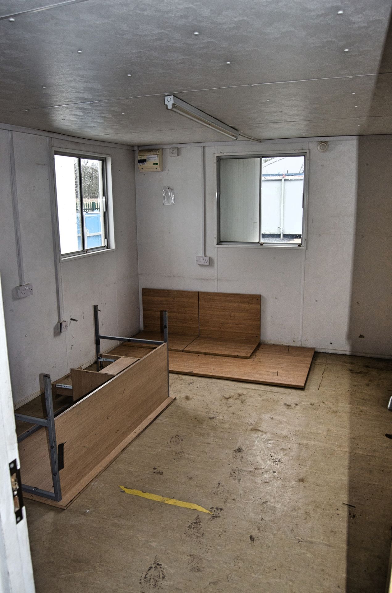 32ft x 10ft steel anti-vandal office site unit Comprising of: lobby area & 2 - offices A581030 ** No - Image 6 of 7