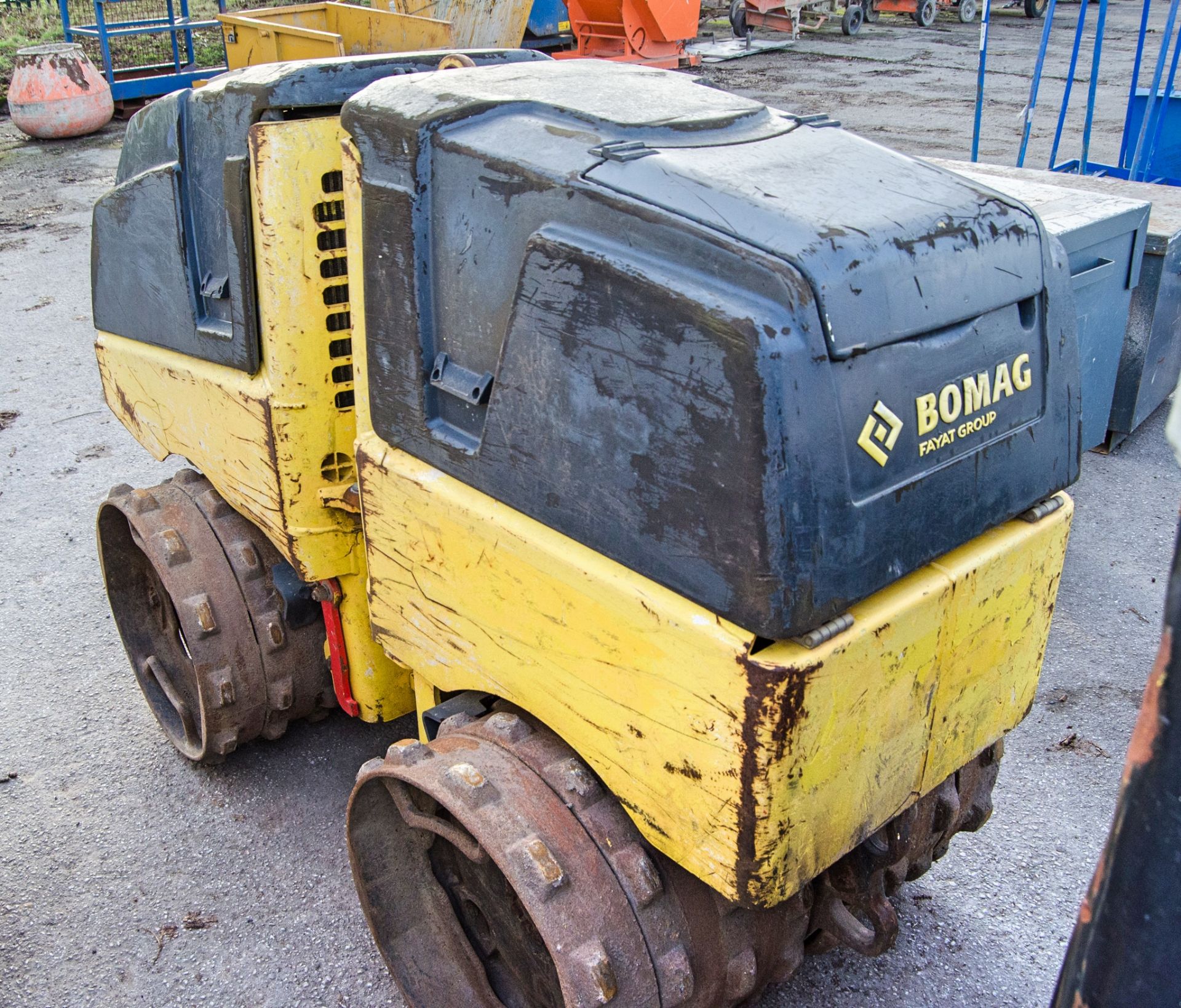 Bomag diesel driven double drum trench roller c/w remote control - Image 4 of 7