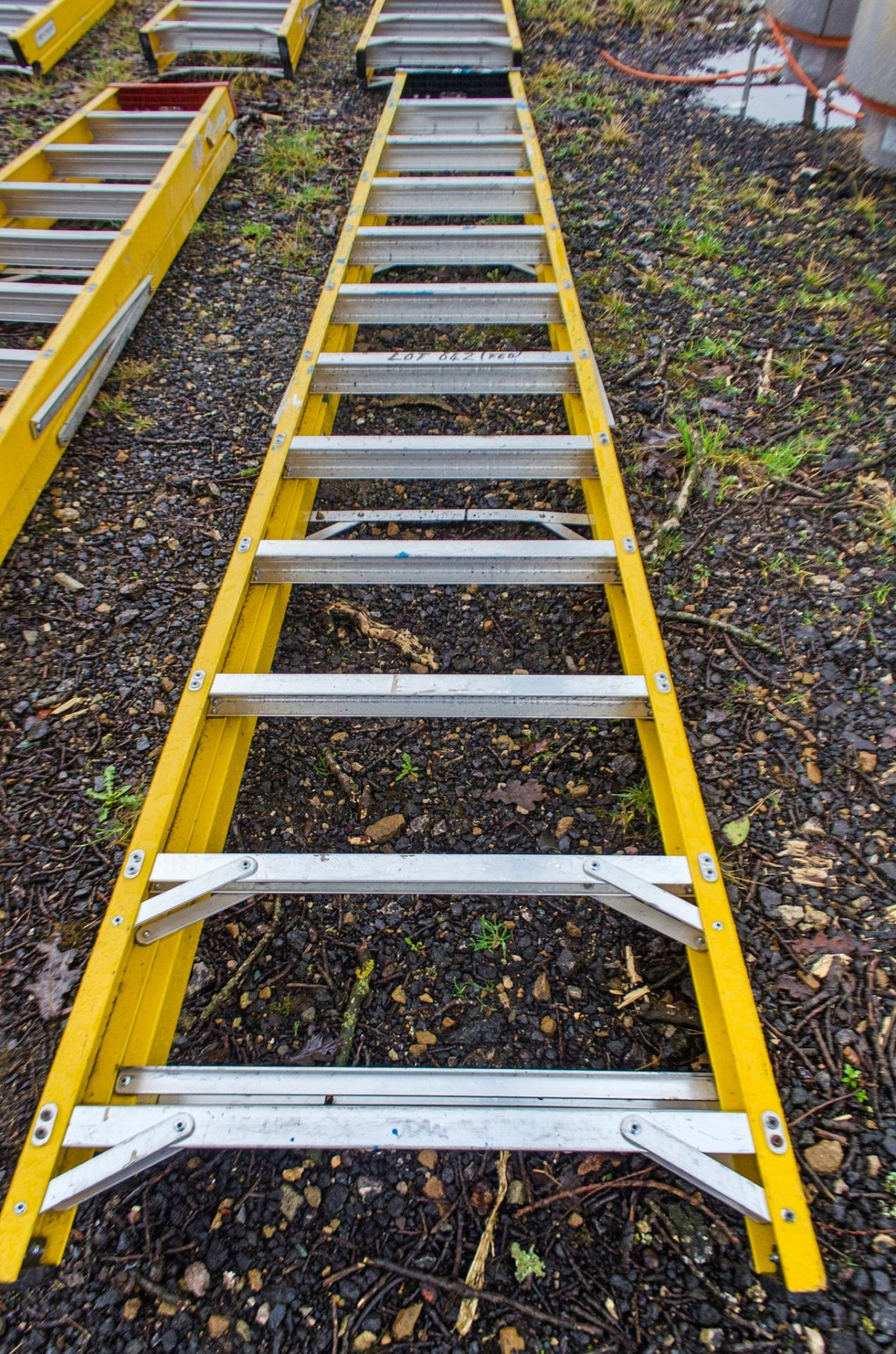 Lyte 12 tread fibreglass framed step ladder 2010LYT0011