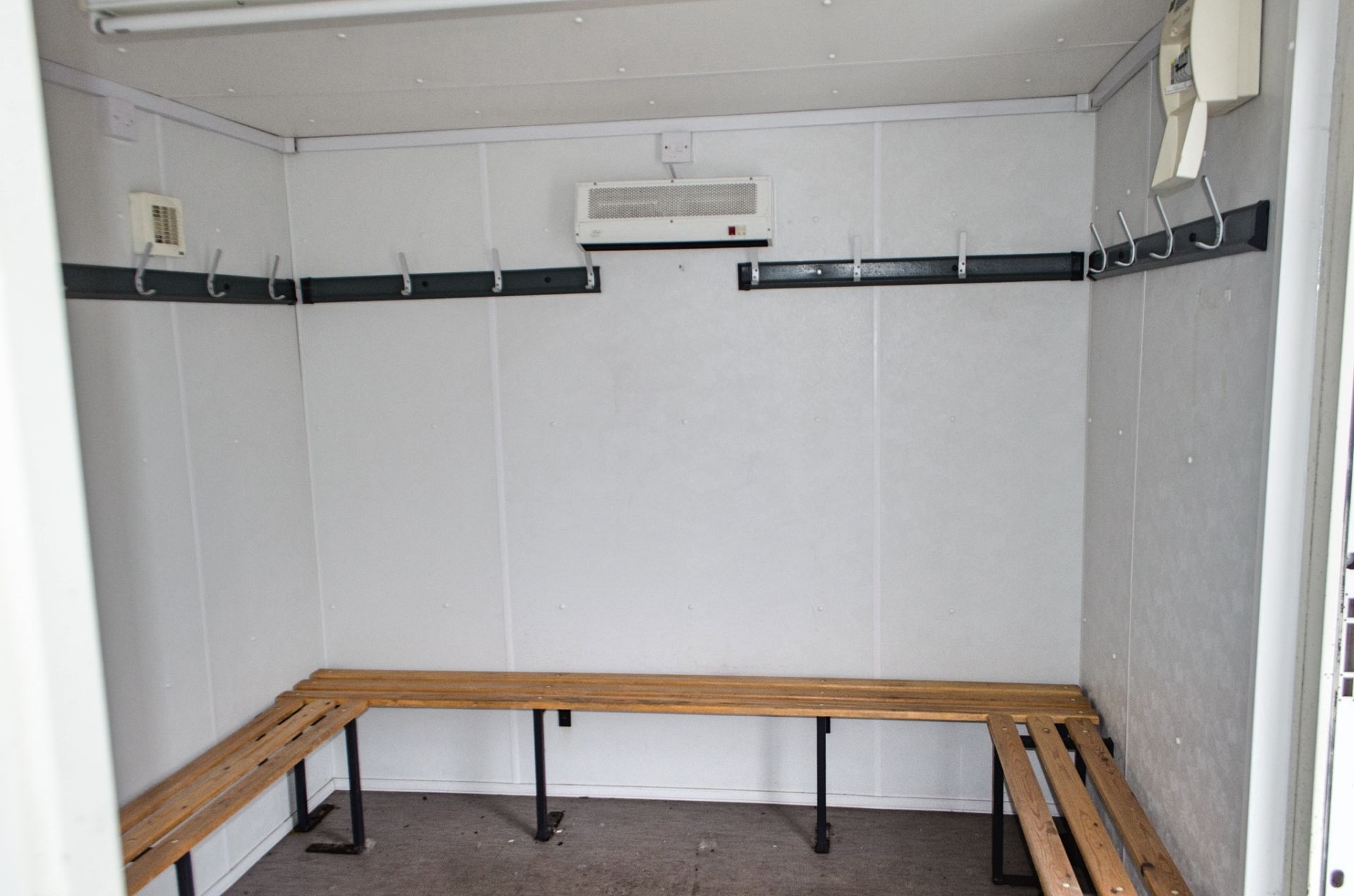 12ft x 8ft steel changing room/shower site unit A706196 ** No keys but unlocked ** - Image 6 of 7