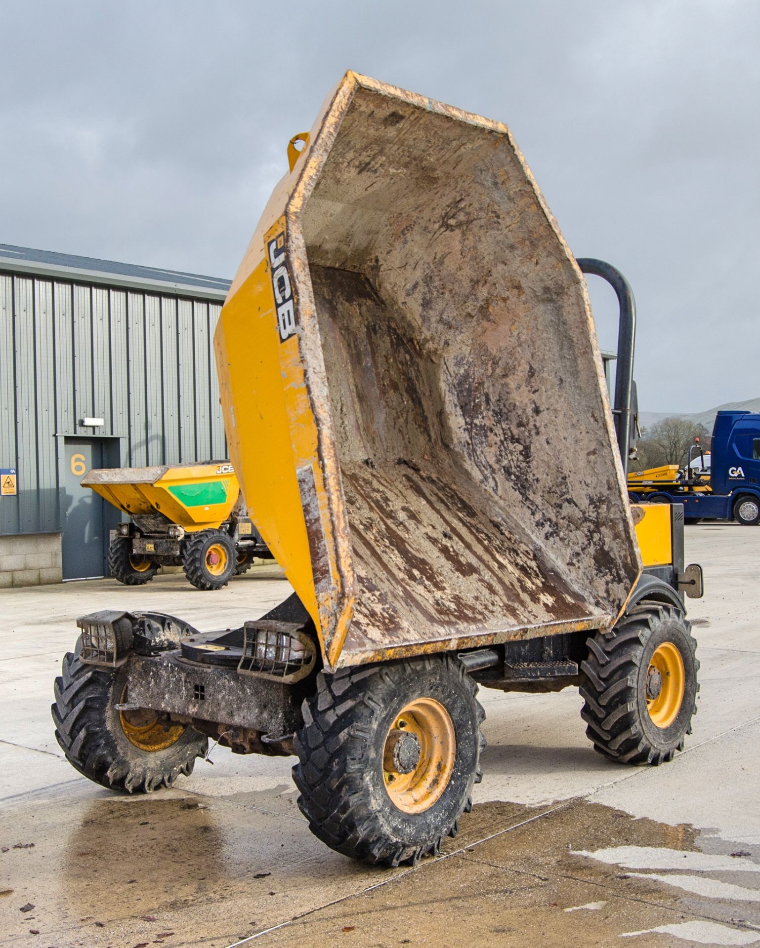 JCB 3 tonne swivel skip dumper Year: 2015 S/N: EFFRF8427 Recorded Hours: 1247 c/w V5C registration - Image 9 of 25