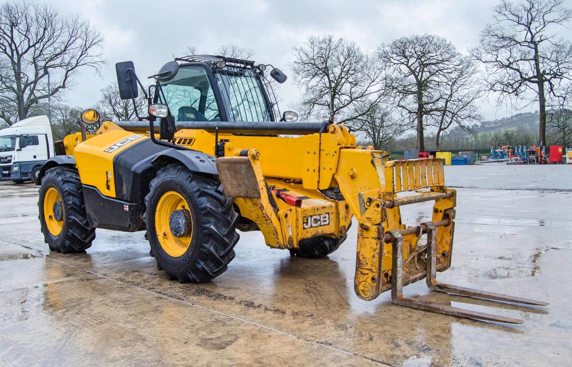 JCB 535-140 Hi-Viz T4i IIIB 14 metre telescopic handler Year: 2013 S/N: 2178333 Recorded Hours: 5812 - Image 2 of 25