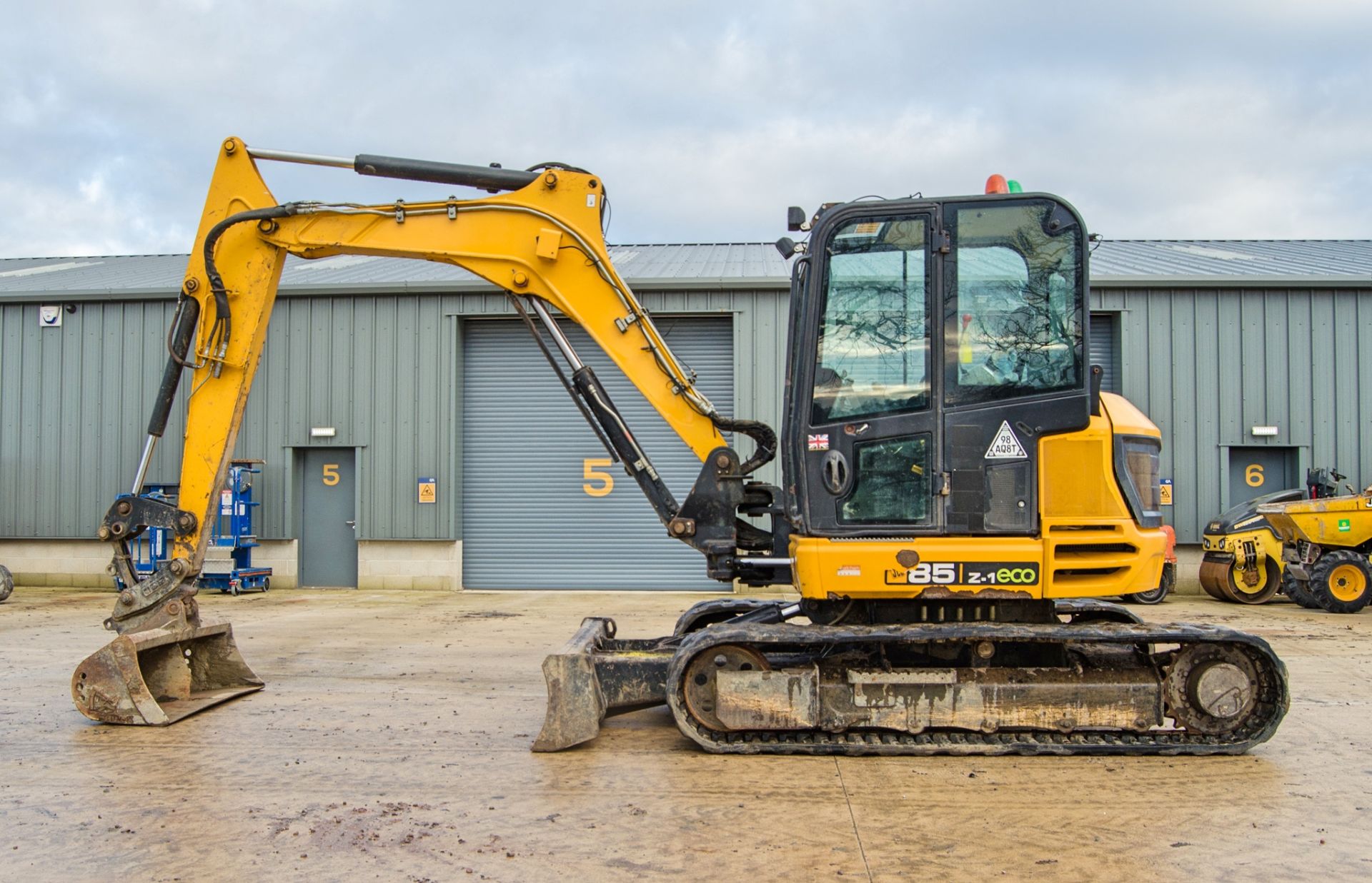 JCB 85 Z-1 ECO 8.5 tonne rubber tracked excavator Year: 2017 S/N: 2501060 Recorded Hours: 4788 - Image 7 of 25