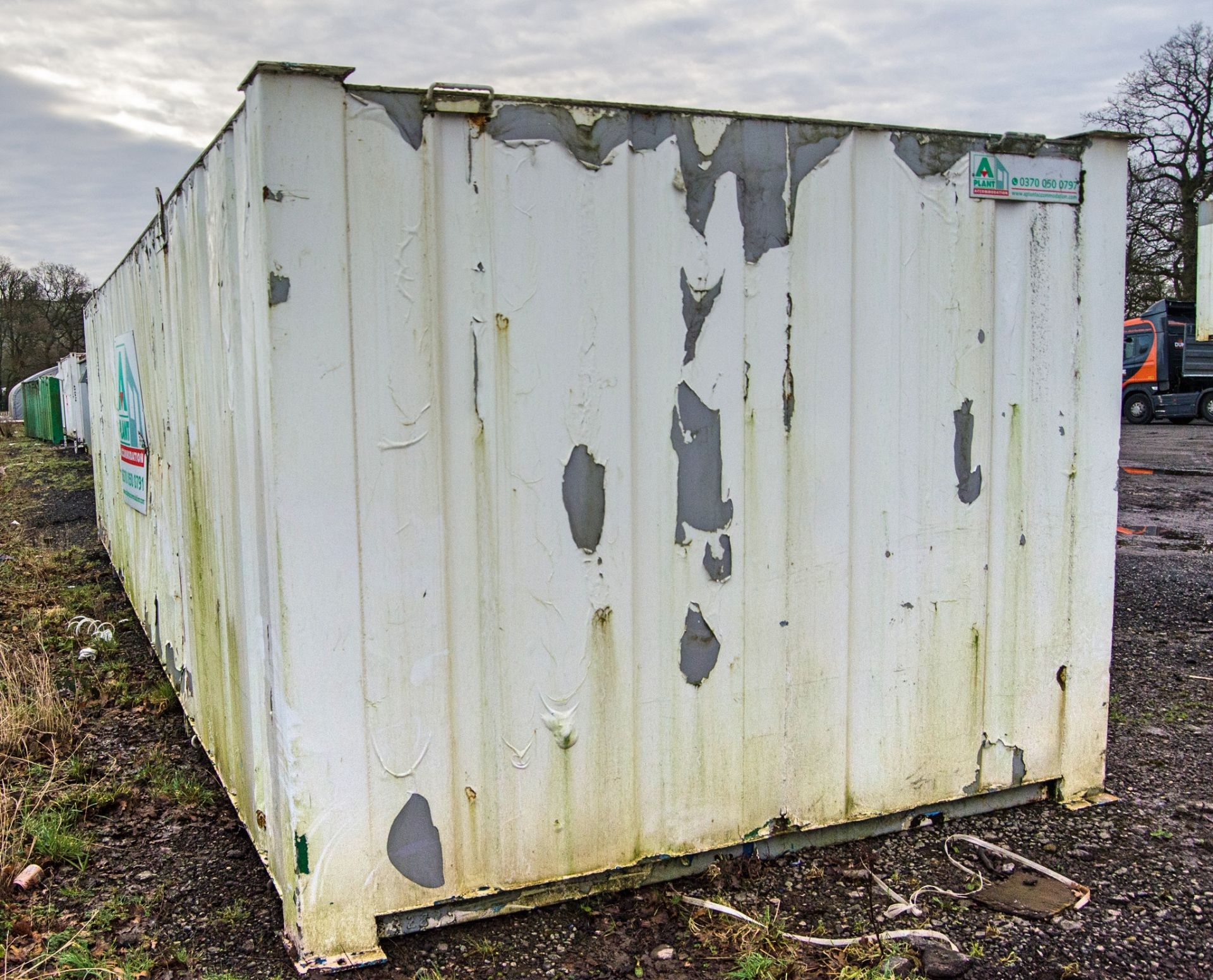 32ft x 10ft steel store site unit A565773 ** No keys but unlocked ** - Image 4 of 5