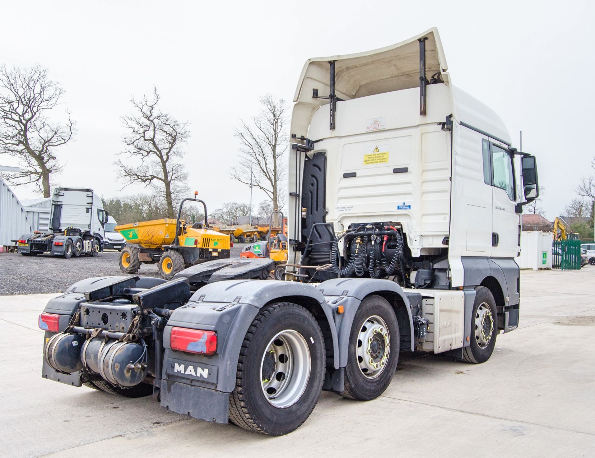 MAN TGX 26.440 Euro 6 tractor unit Registration Number: DF65 PXU Date of Registration: 02/12/2015 - Image 3 of 27