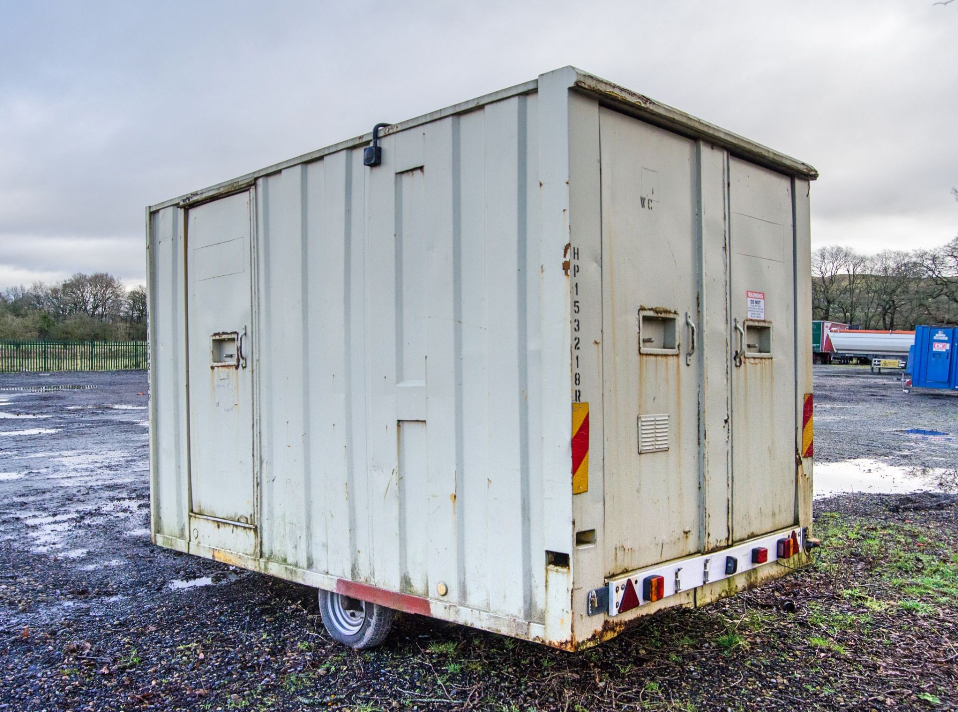 Groundhog 12ft x 8ft steel anti-vandal mobile welfare site unit Comprising canteen area, toilet - Image 4 of 13