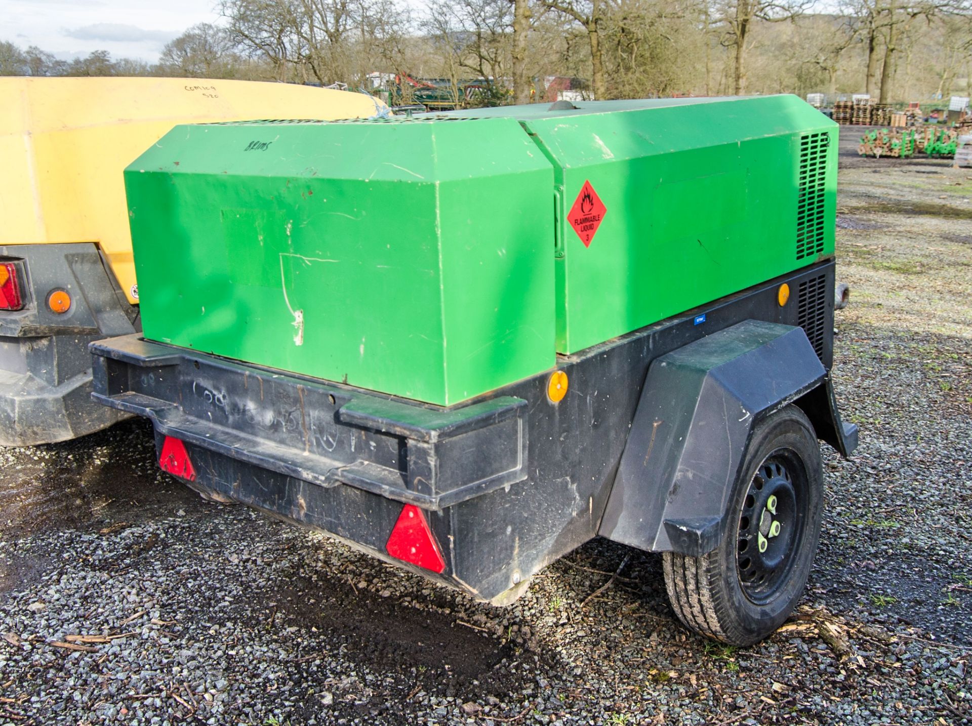 Doosan 741 diesel driven fast tow mobile air compressor Year: 2011 S/N: 430670 Recorded hours: - Image 3 of 7