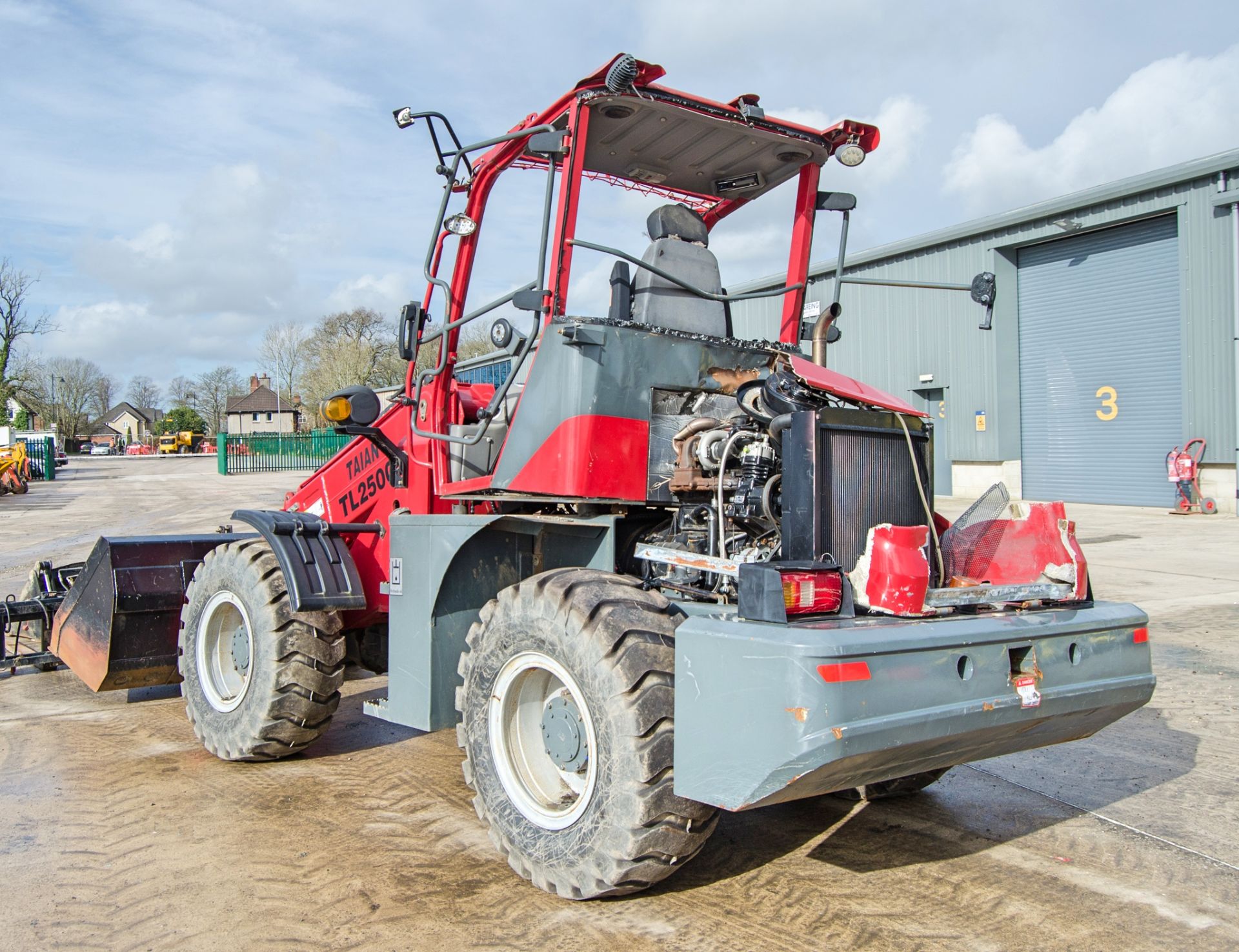 Taian TL2500 5 metre telescopic handler S/N: M1513188 Recorded Hours: Not shown (No power to the - Image 4 of 29