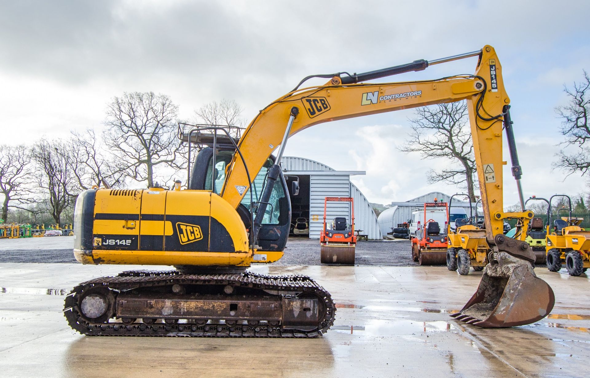 JCB JS145LC 14.5 tonne steel tracked excavator Year: 2009 S/N: 9160009 Recorded Hours: 11,920 piped, - Image 7 of 27